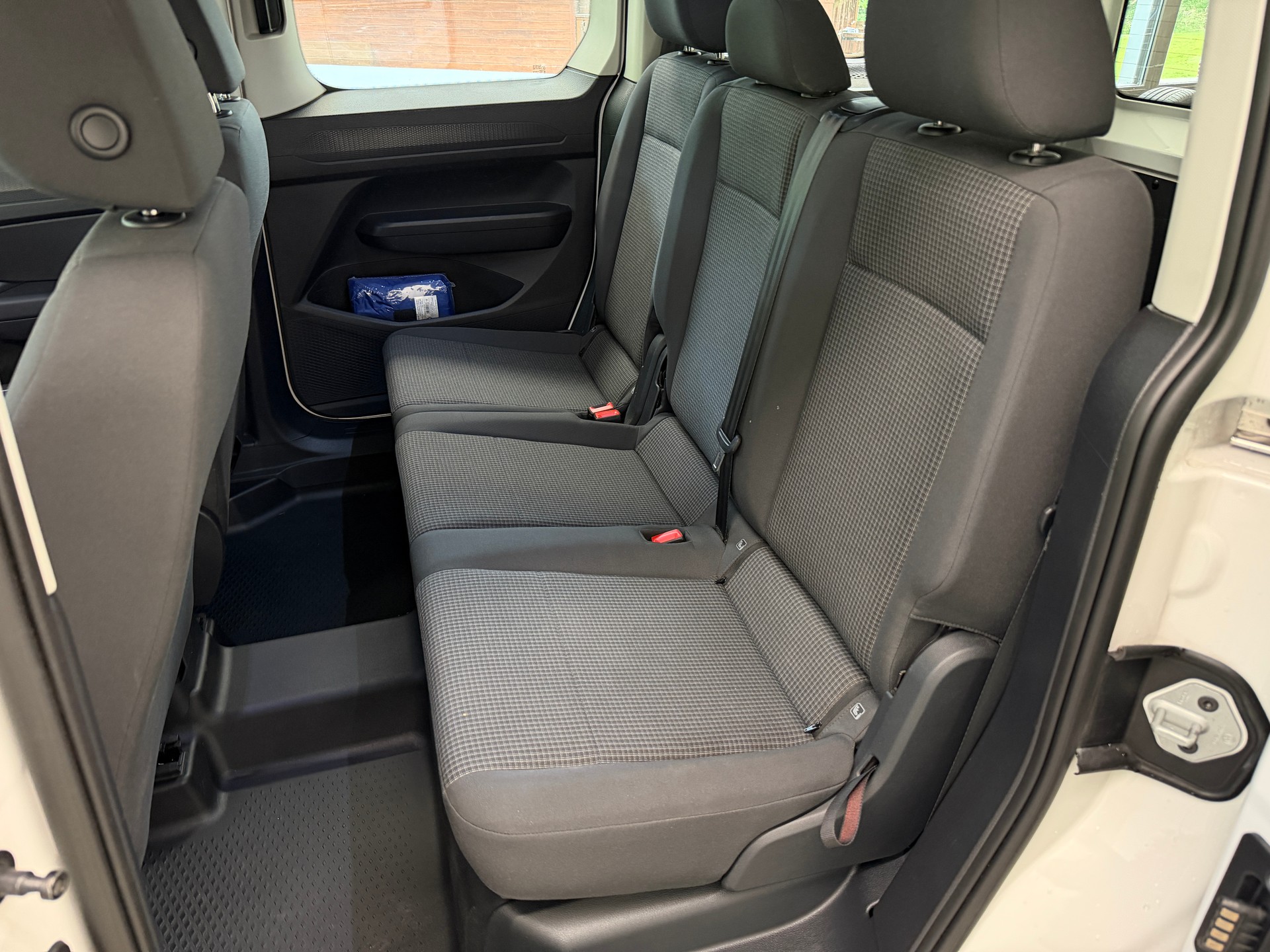 VW Caddy Kombi 2.0TDI BlueMotion Technology-image-13