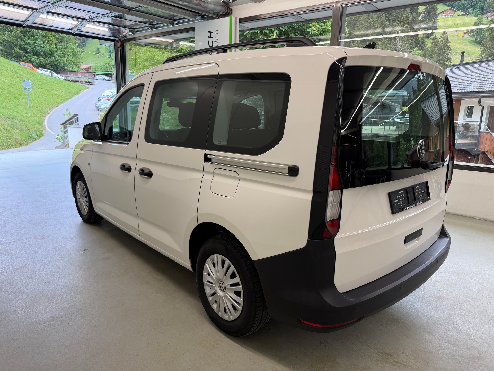 VW Caddy Kombi 2.0TDI BlueMotion Technology-image-5