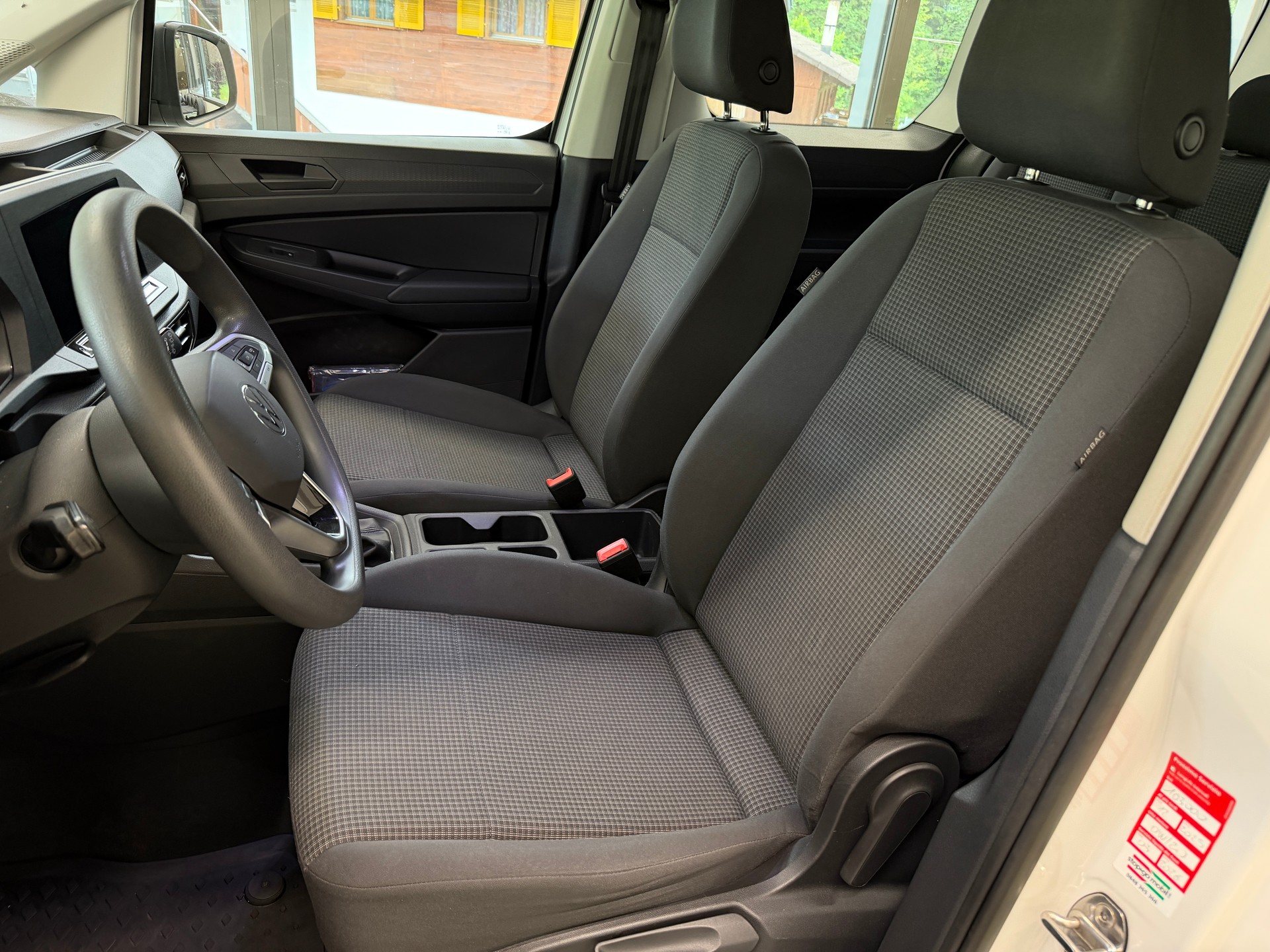 VW Caddy Kombi 2.0TDI BlueMotion Technology-image-12