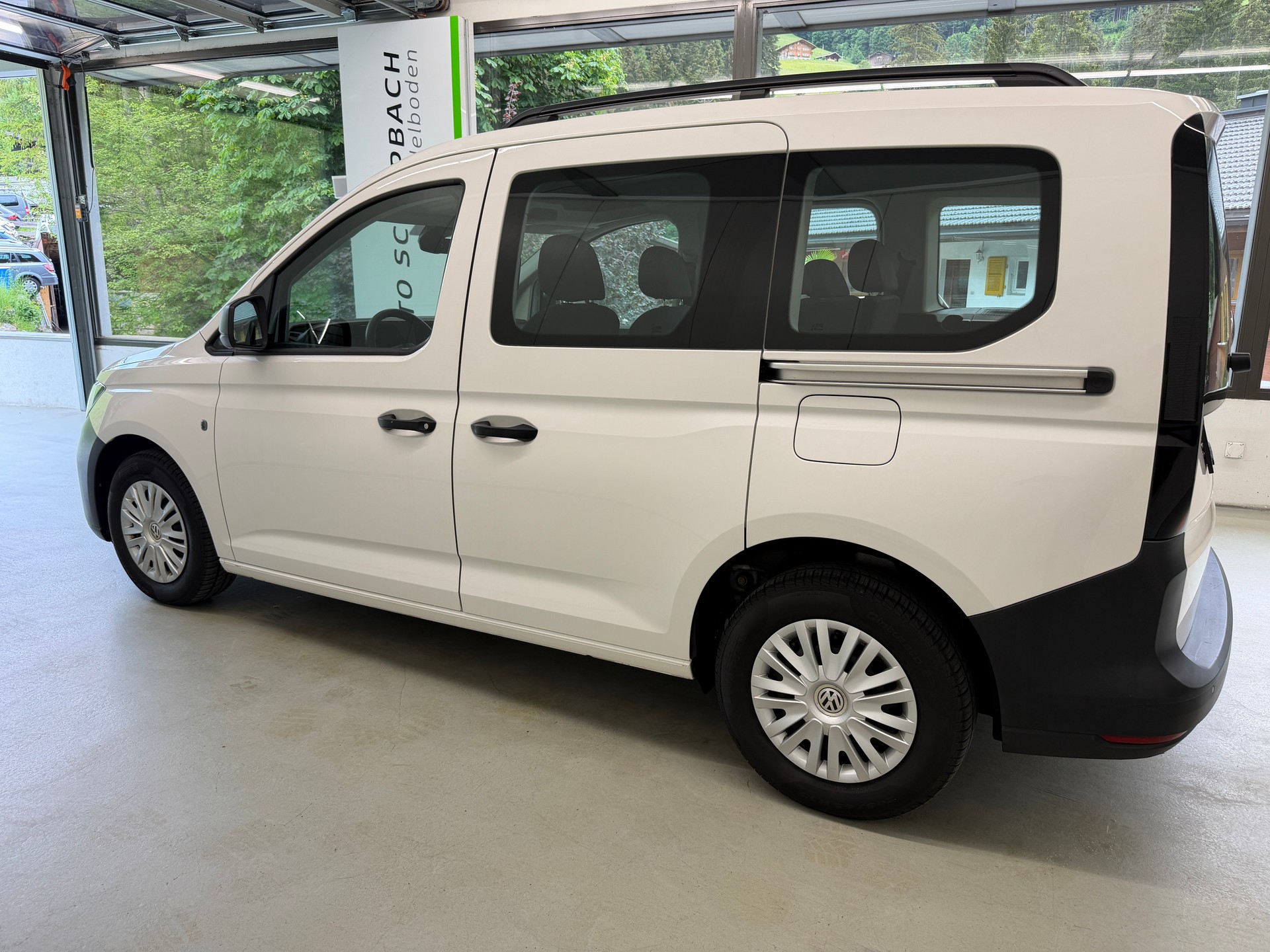 VW Caddy Kombi 2.0TDI BlueMotion Technology-image-6