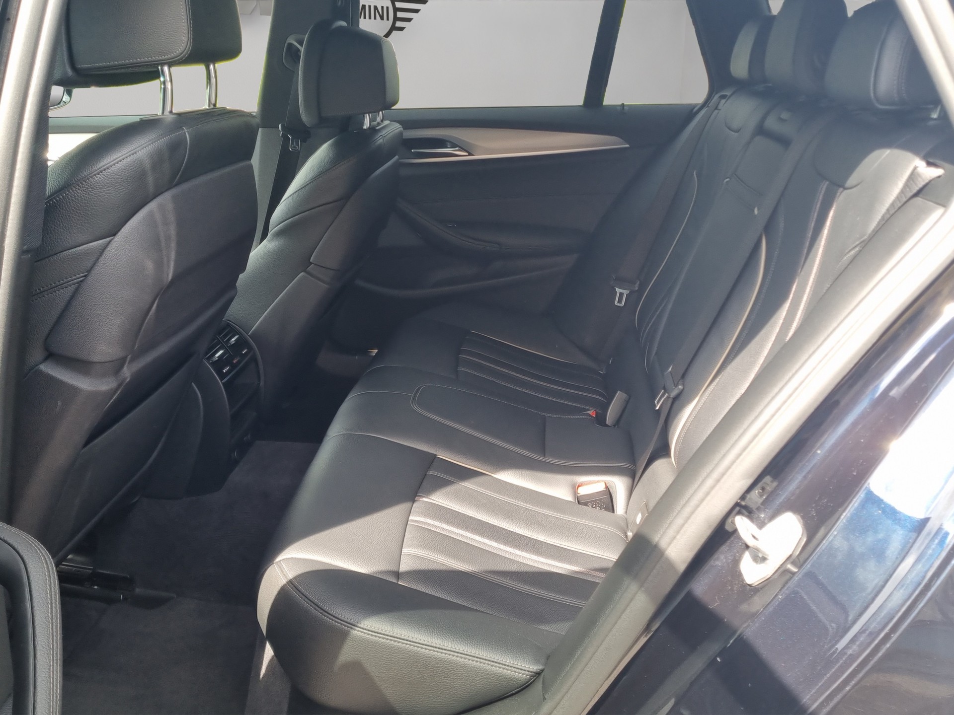 BMW 530i xDrive Touring M Sport-image-18