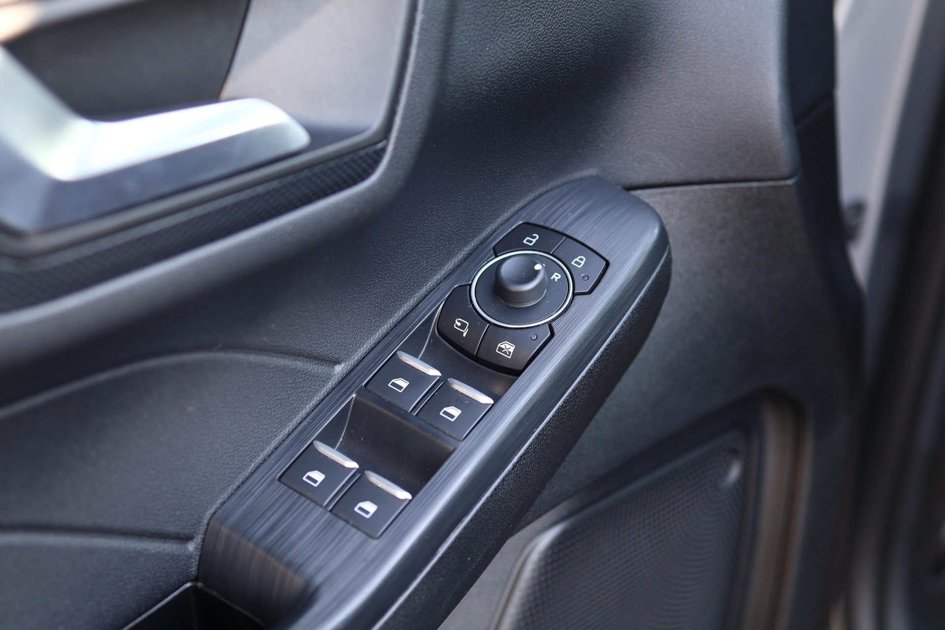 FORD Kuga 2.5 Hybrid ST-Line X * HEAD-UP DISPLAY * PACK FAHRASSISTENZ * PACK WINTER *-image-23