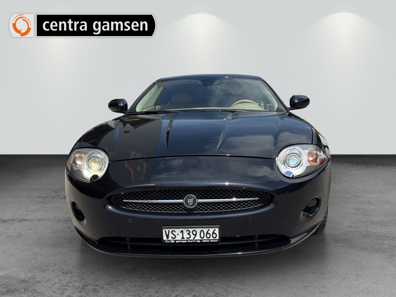 JAGUAR XK 4.2 V8 Automatic Prem Luxury-showroom-element-1