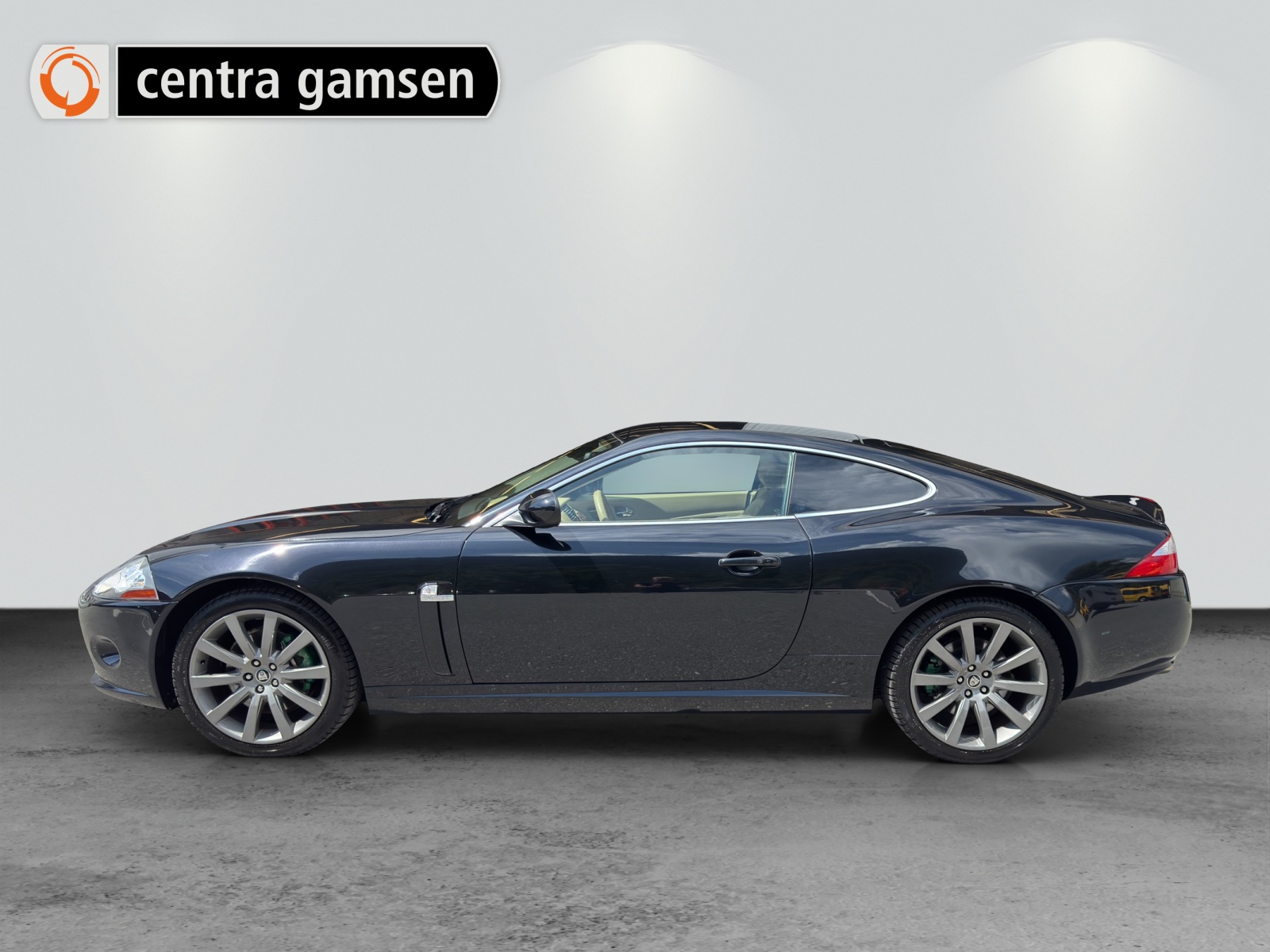 JAGUAR XK 4.2 V8 Automatic Prem Luxury-showroom-element-2