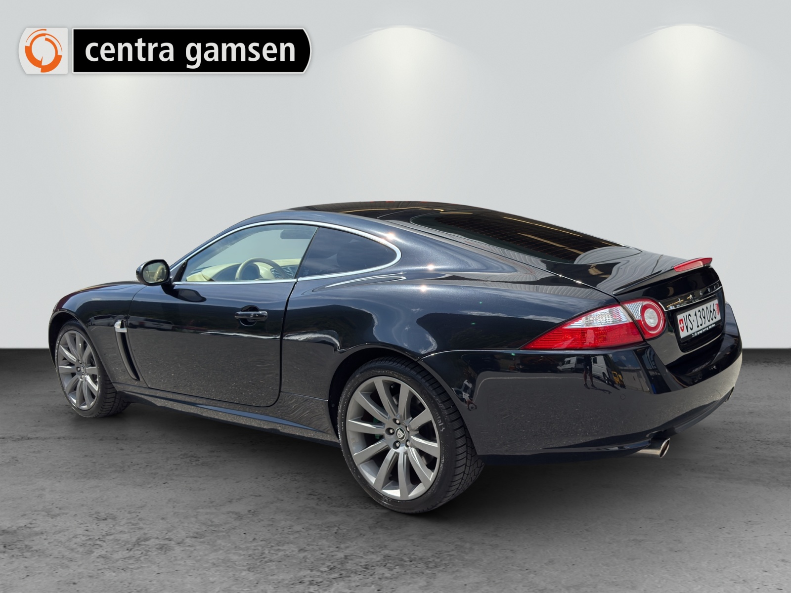 JAGUAR XK 4.2 V8 Automatic Prem Luxury-showroom-element-3