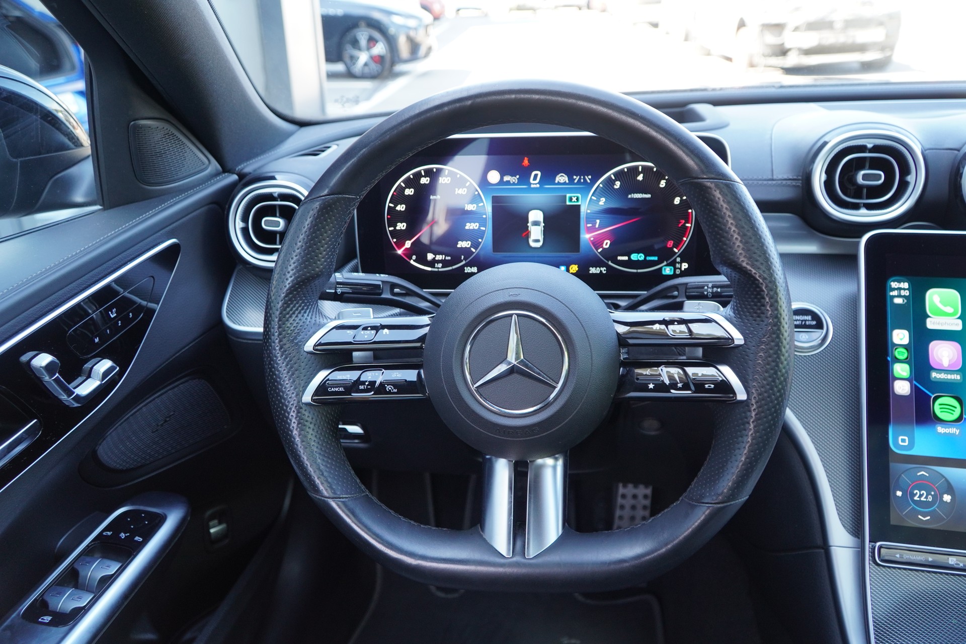 MERCEDES-BENZ C 200 4Matic AMG Line-image-13