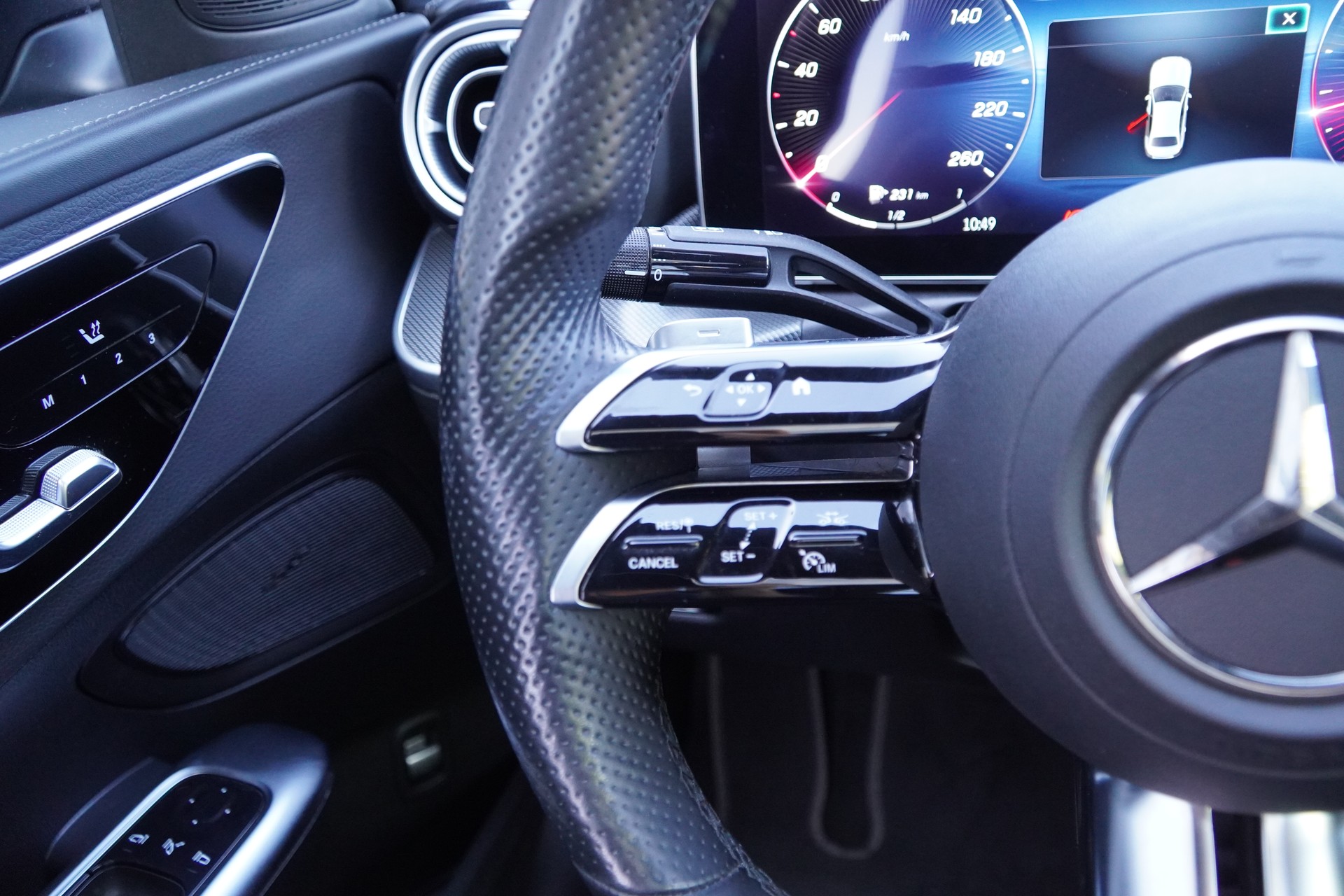 MERCEDES-BENZ C 200 4Matic AMG Line-image-27