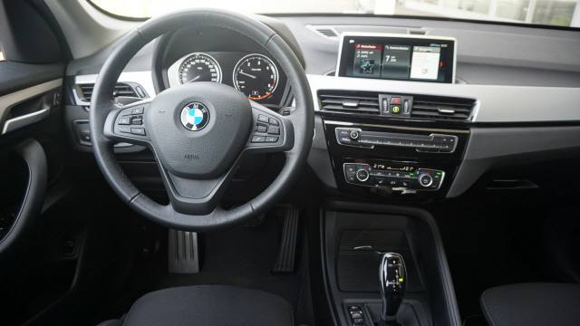 BMW X1 xDrive 18d-image-10