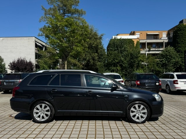 TOYOTA Avensis 2.2D-4 D CleanPower Linea Sol Sportswagon-showroom-element-3