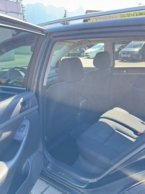 TOYOTA Avensis 2.2D-4 D CleanPower Linea Sol Sportswagon-image-6