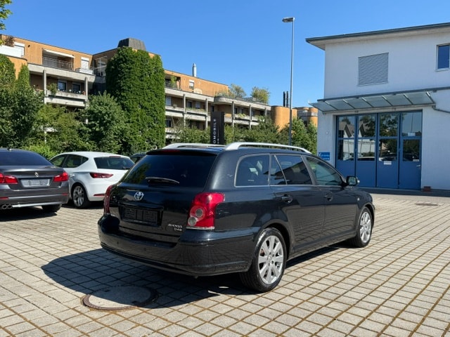 TOYOTA Avensis 2.2D-4 D CleanPower Linea Sol Sportswagon-image-4