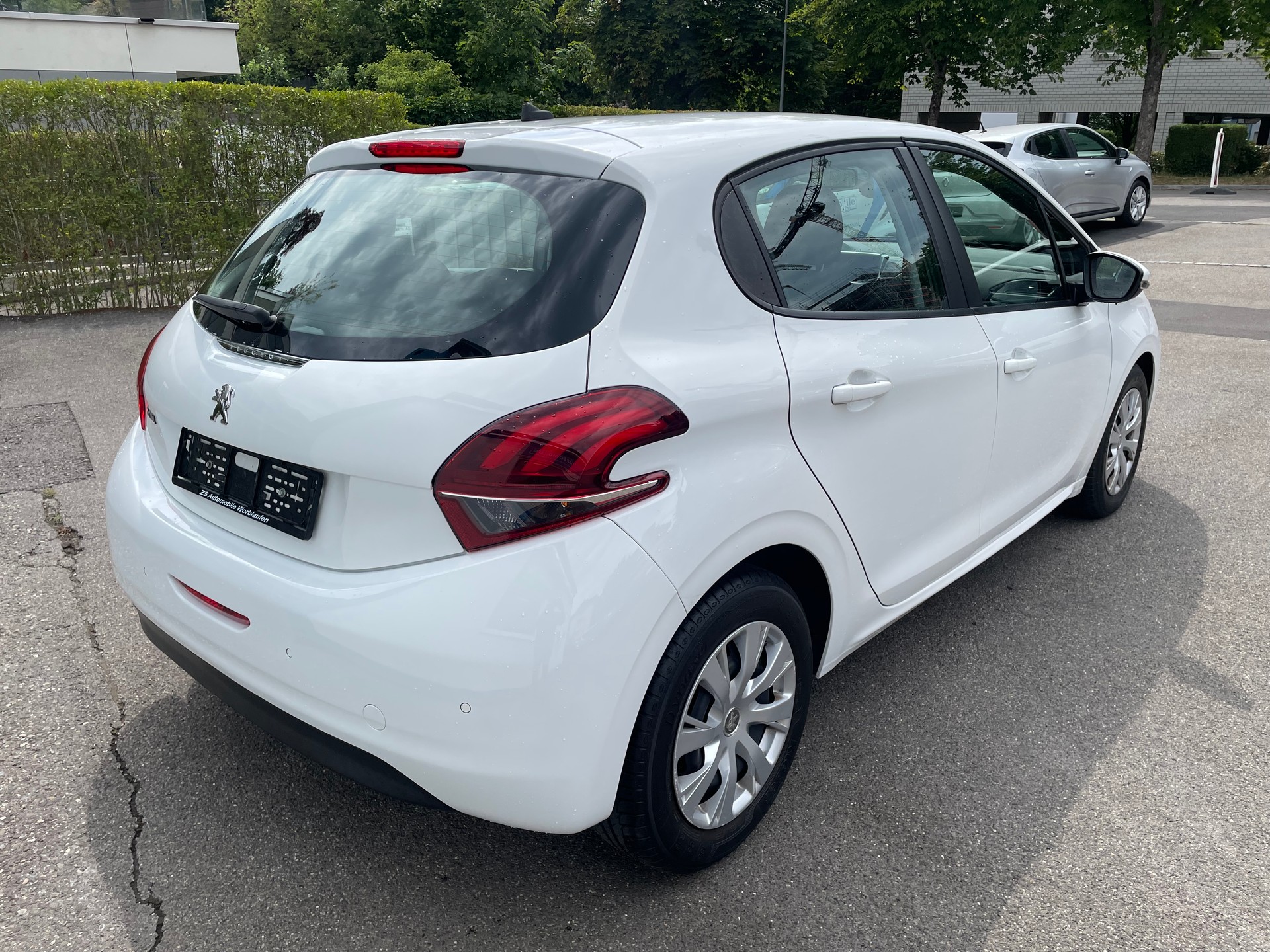 PEUGEOT 208 1.2 PureTech Active-image-3