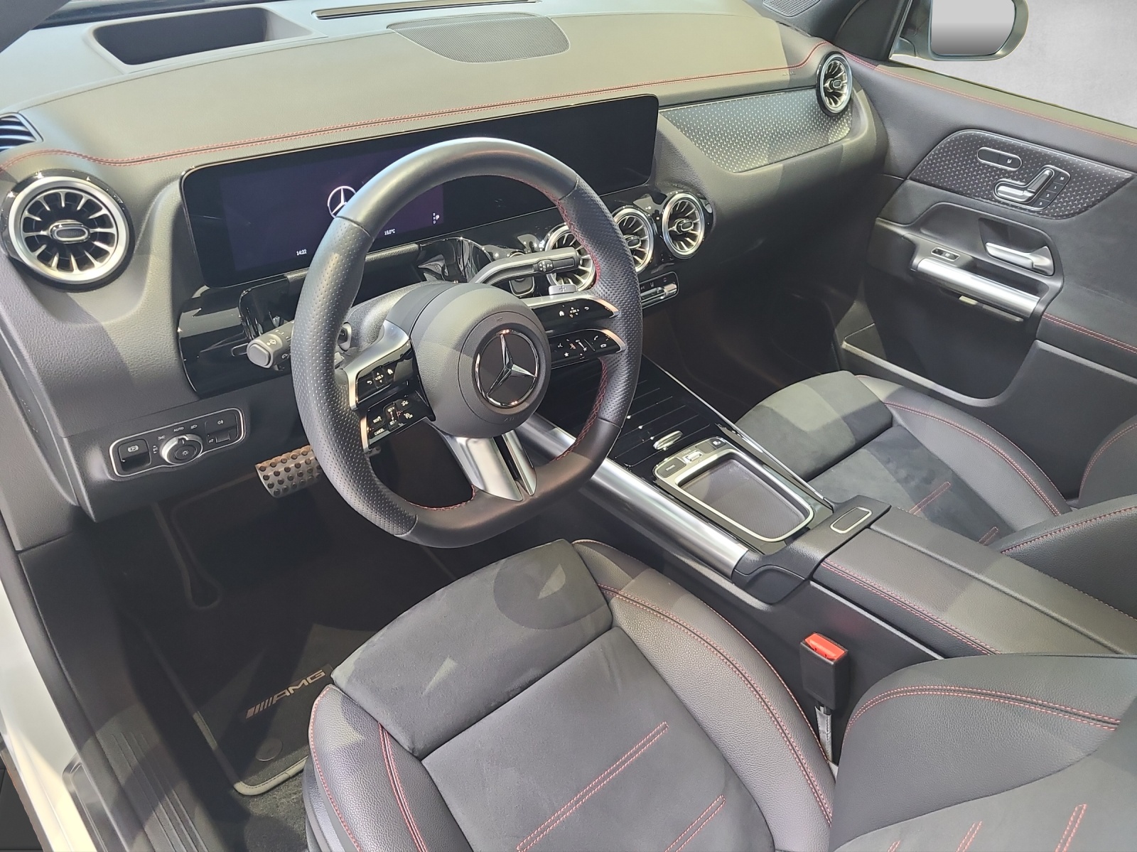 MERCEDES-BENZ EQA 350 66,5 kWh 4Matic Swiss Star-image-6