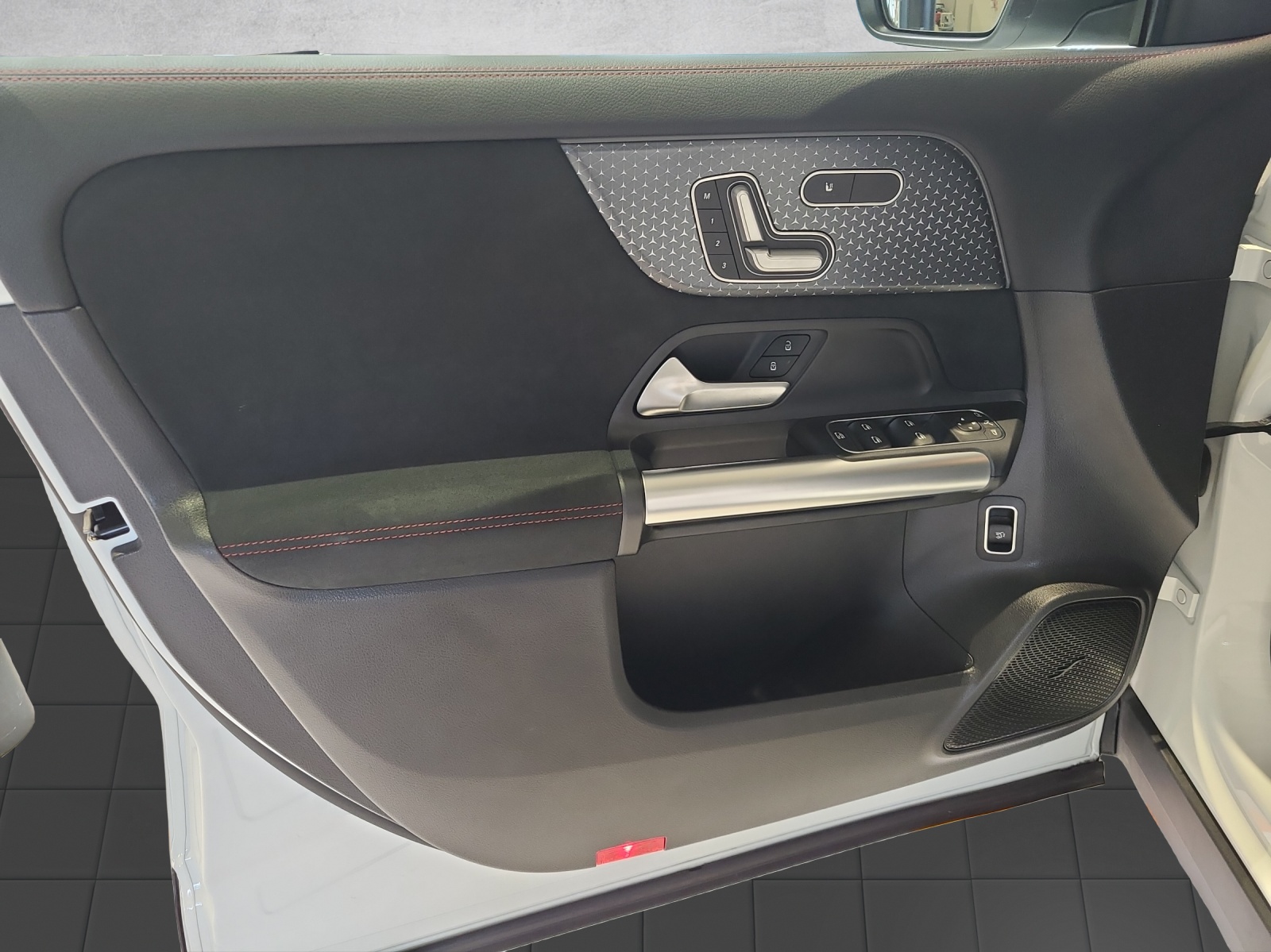 MERCEDES-BENZ EQA 350 66,5 kWh 4Matic Swiss Star-image-8