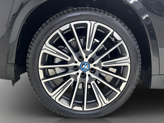BMW iX1 xDrive 30-image-12