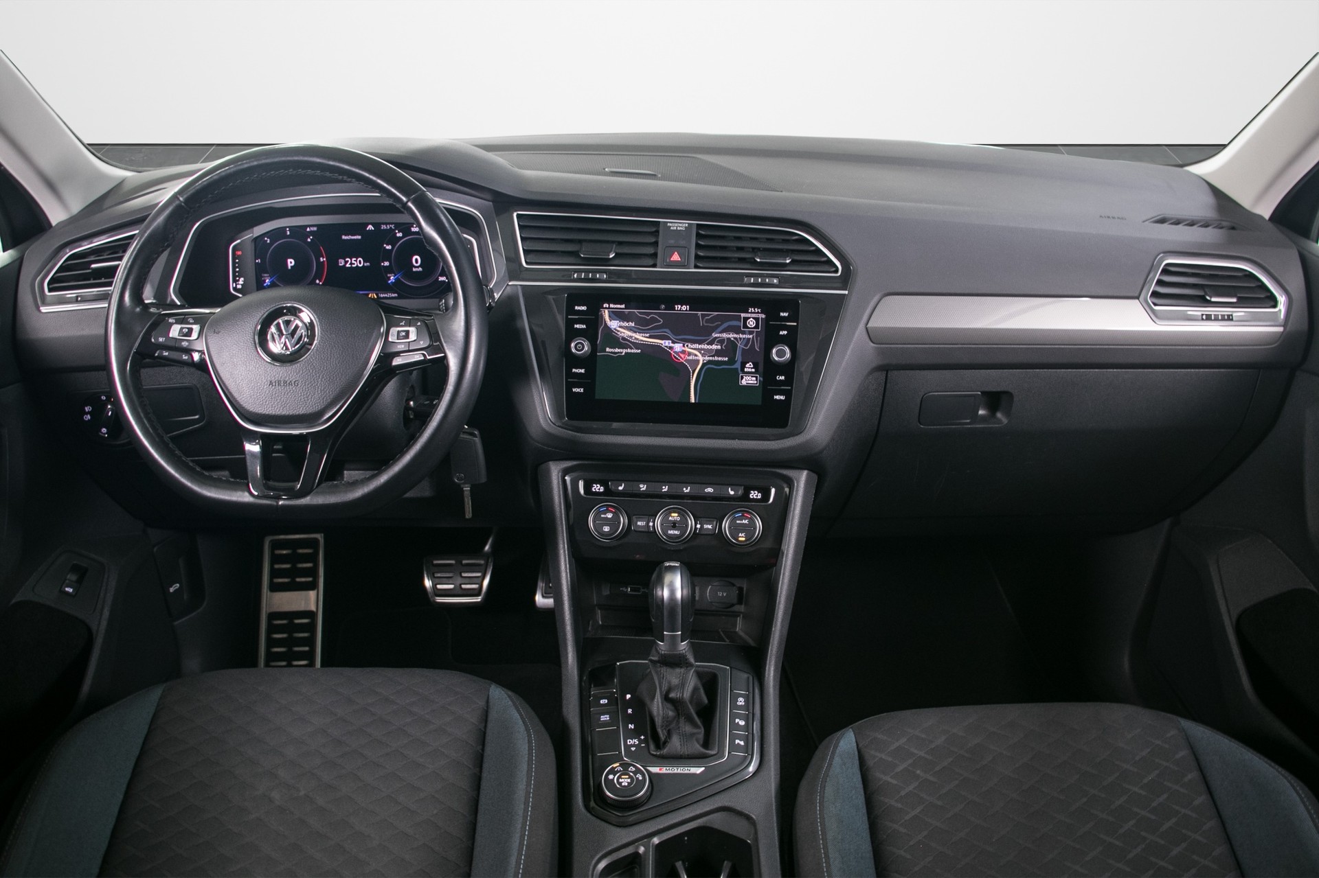 VW Tiguan 2.0 TDI SCR R-Line 4Motion DSG-showroom-element-3