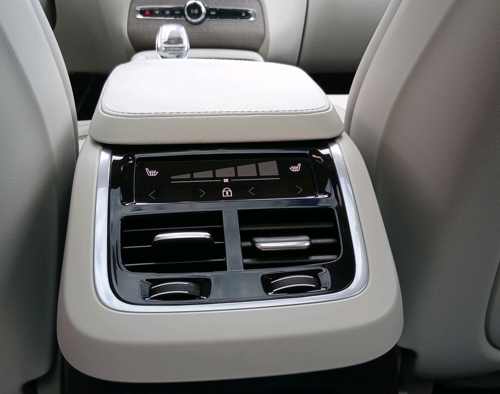 VOLVO XC90 2.0 T8 TE Ultimate Bright-image-17