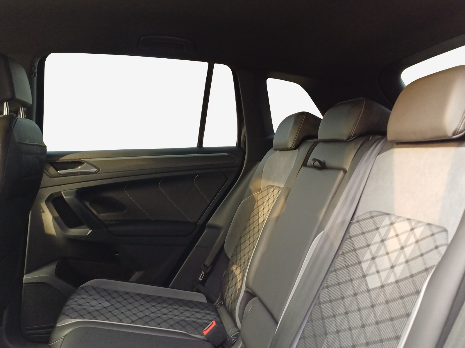 VW Tiguan 2.0TSI R-Line 4Motion DSG-image-11