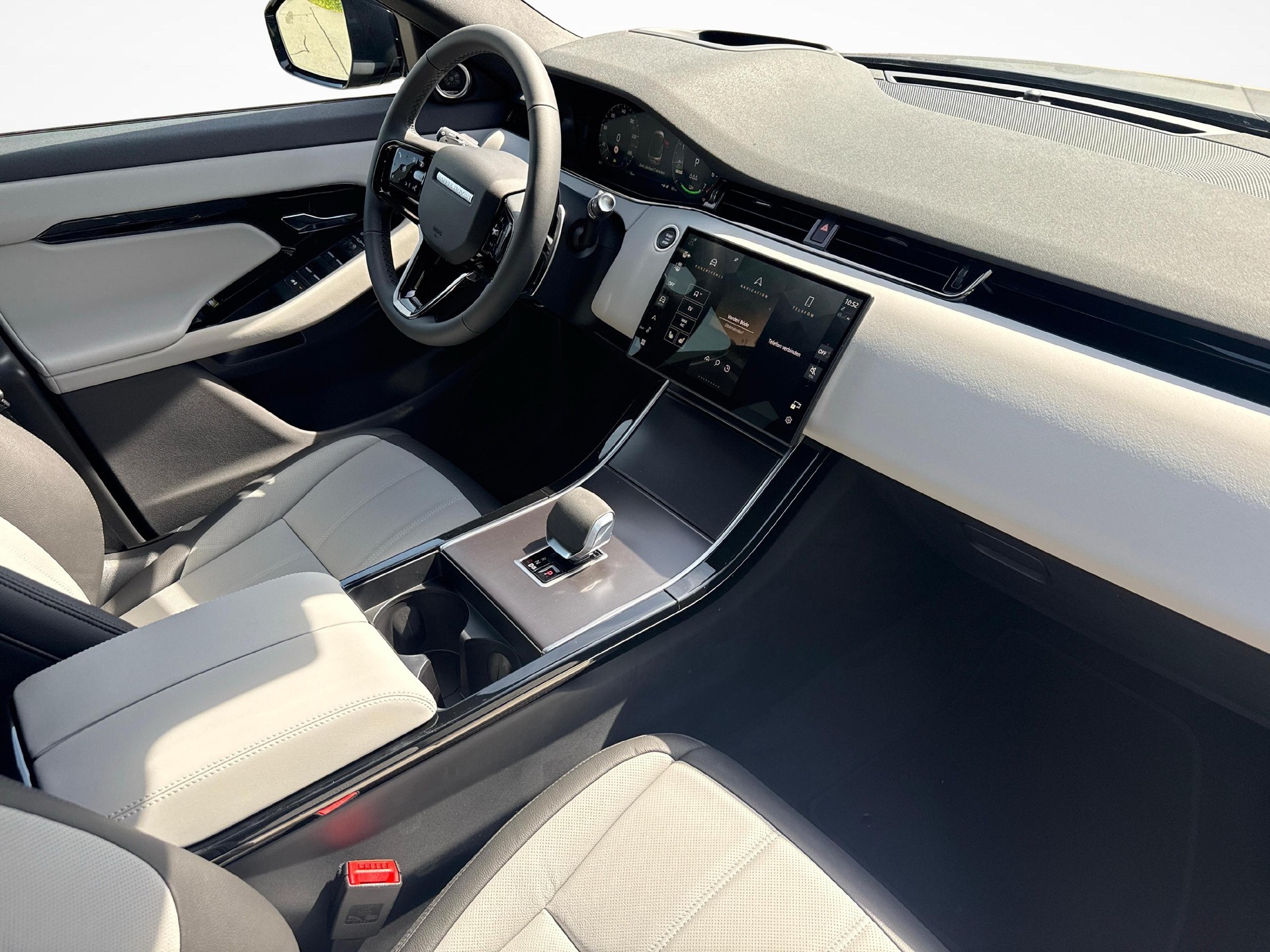 LAND ROVER Range Rover Evoque 1.5 T 270e Dynamic SE-image-9