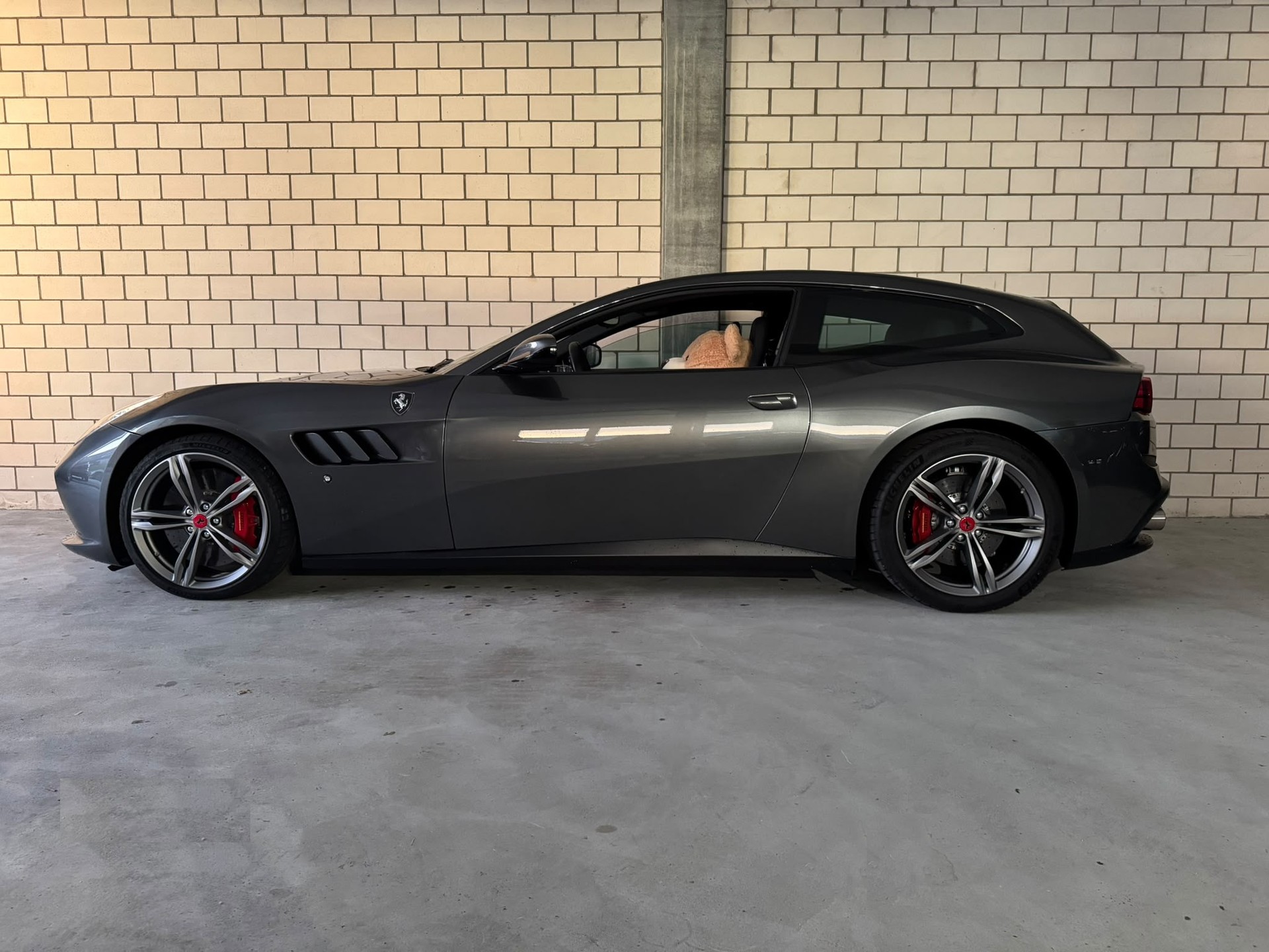 FERRARI GTC 4 Lusso V12 Traumausstattung