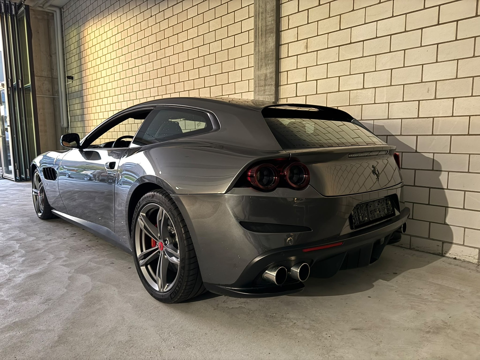FERRARI GTC 4 Lusso V12 Traumausstattung-showroom-element-3