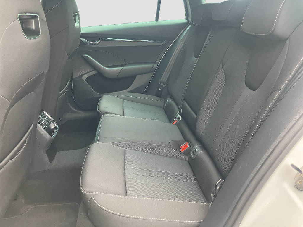 SKODA Octavia Combi 2.0 TDI 150 Ambition DSG-image-11