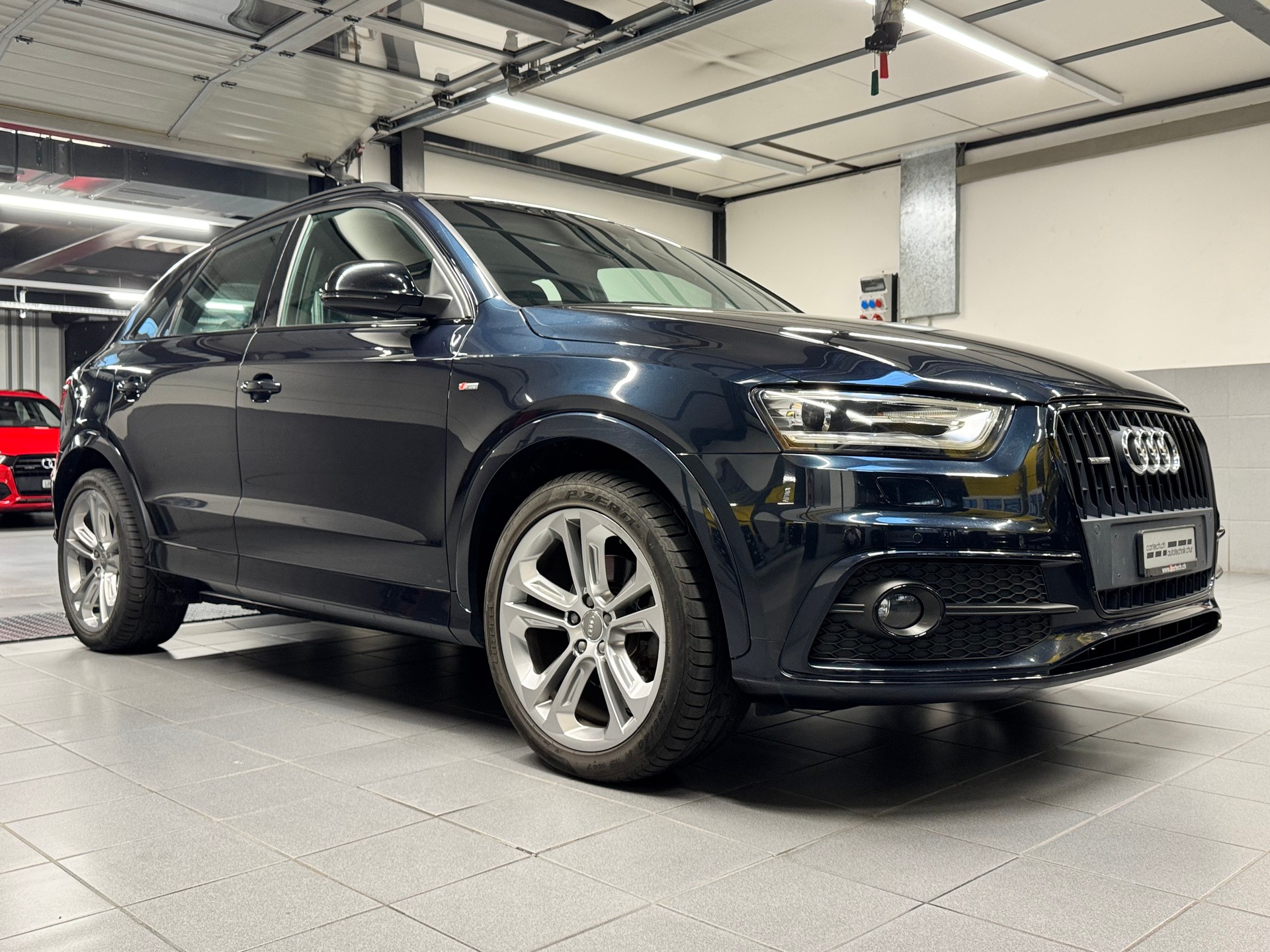AUDI Q3 2.0 TFSI quattro S-tronic-image-11