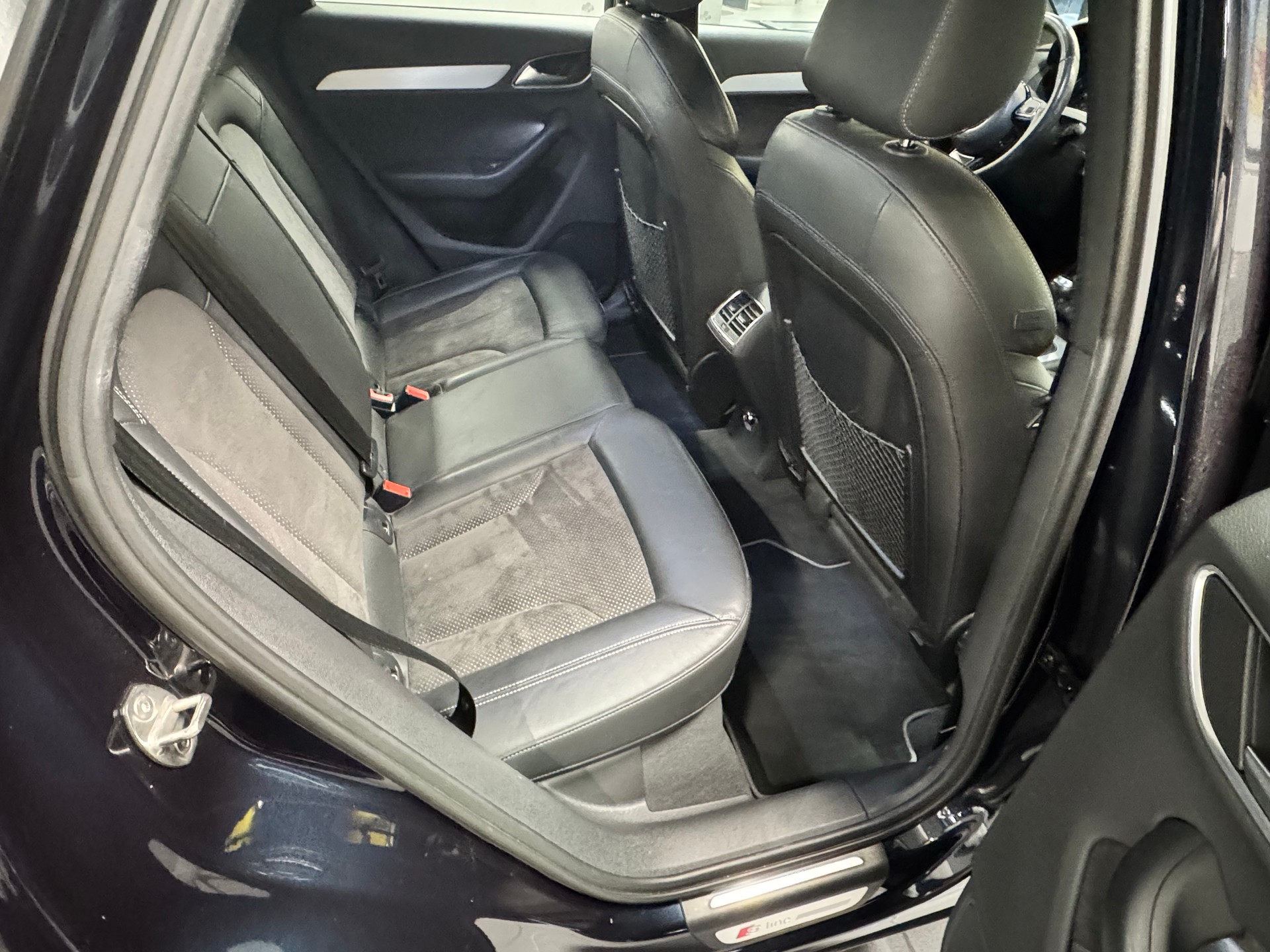 AUDI Q3 2.0 TFSI quattro S-tronic-image-18