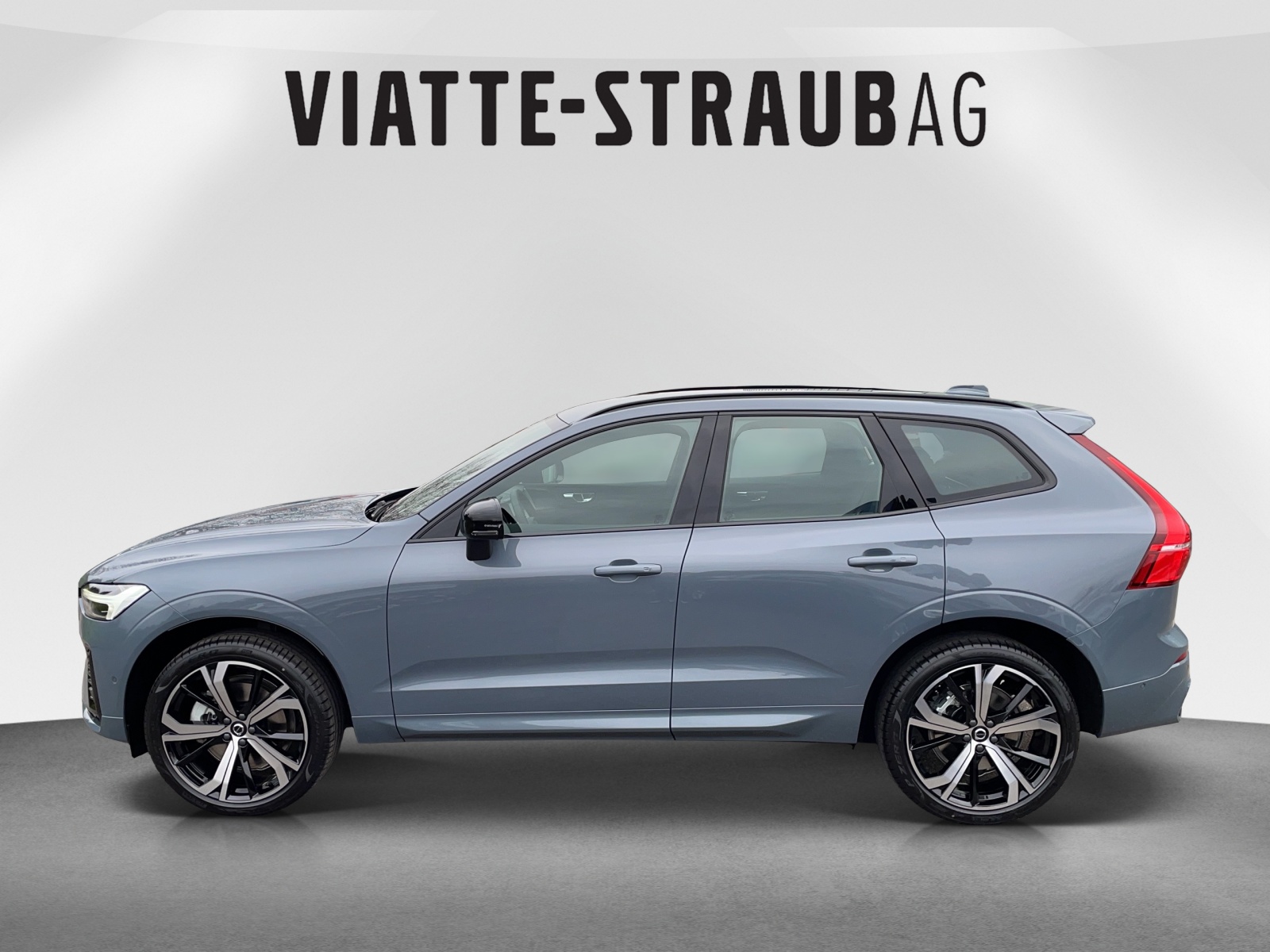 VOLVO XC60 2.0 B5 MH Plus Dark AWD-showroom-element-1