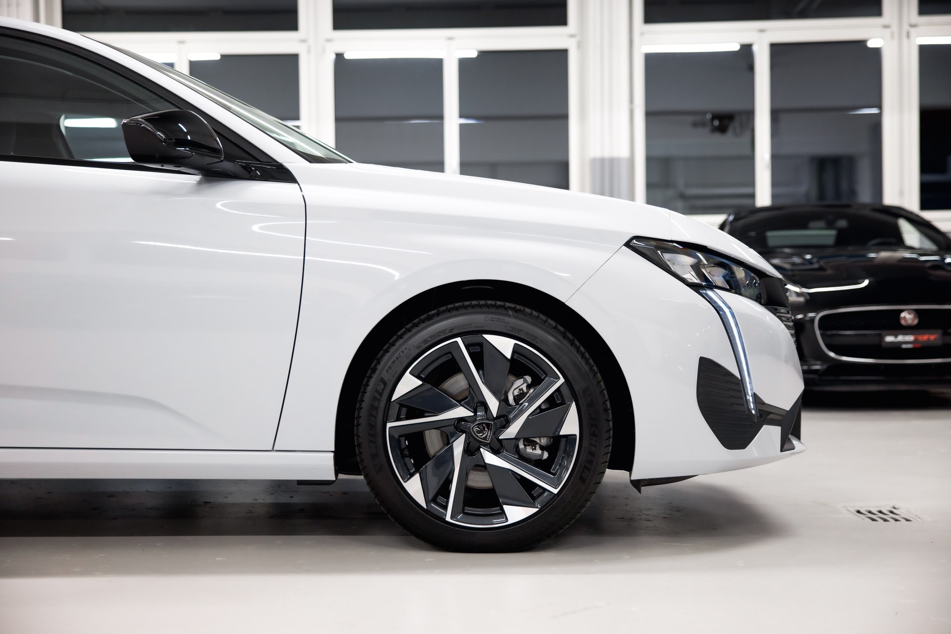 PEUGEOT 308 SW 1.5 BlueHDI Allure EAT8-image-10
