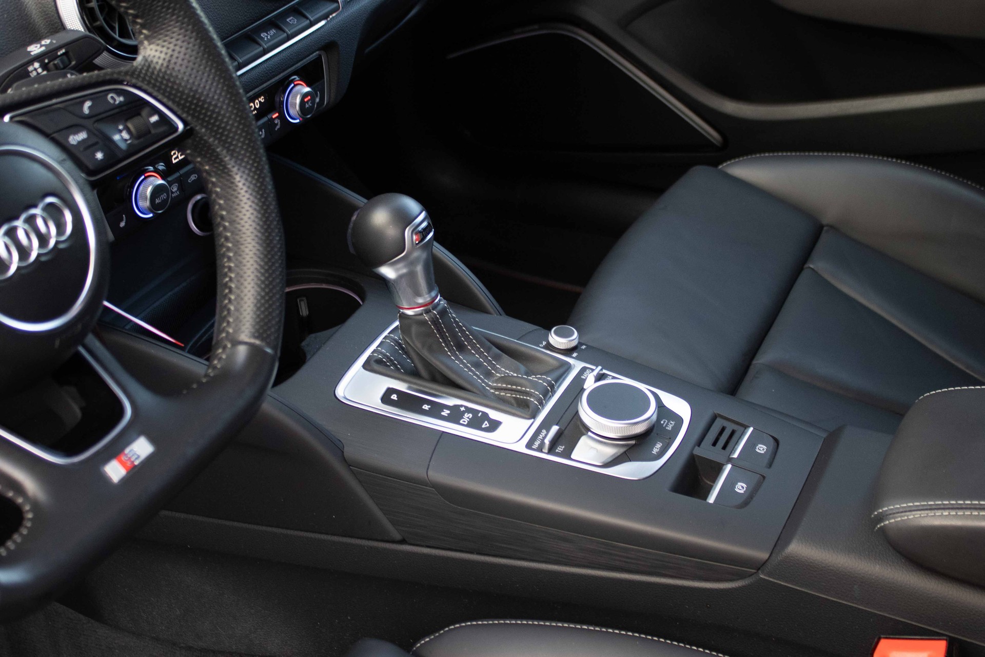 AUDI S3 Limousine 2.0 TFSI quattro S-tronic-image-9