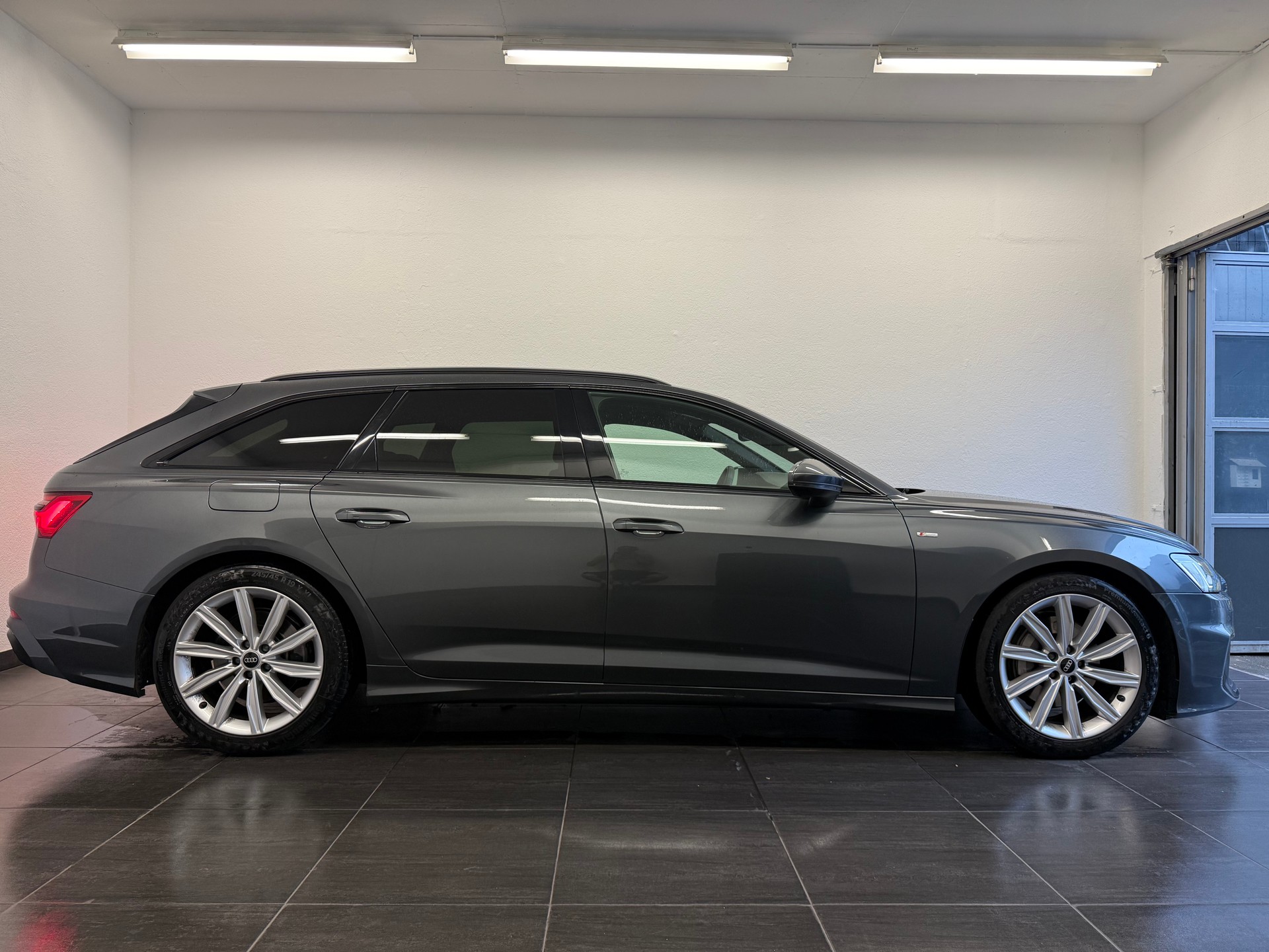AUDI A6 Avant 45 TFSI Sport S-tronic quattro-image-4