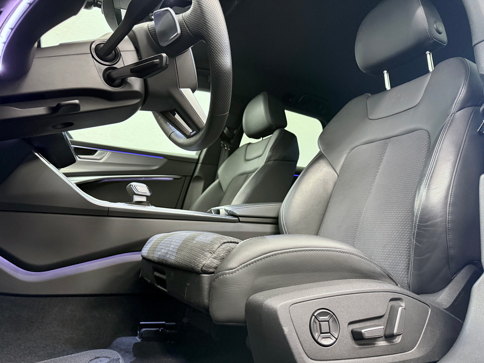 AUDI A6 Avant 45 TFSI Sport S-tronic quattro-image-16