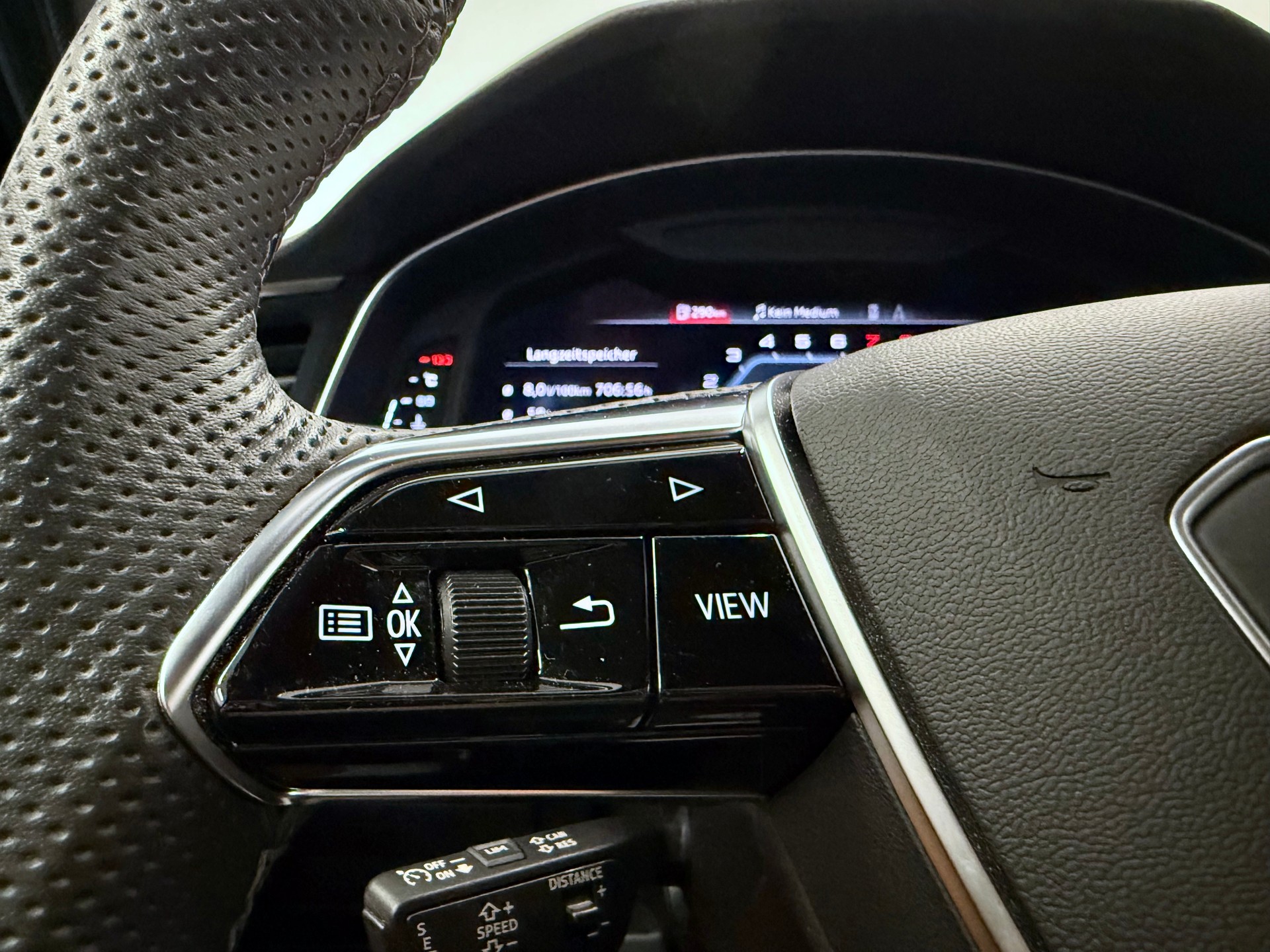 AUDI A6 Avant 45 TFSI Sport S-tronic quattro-image-28