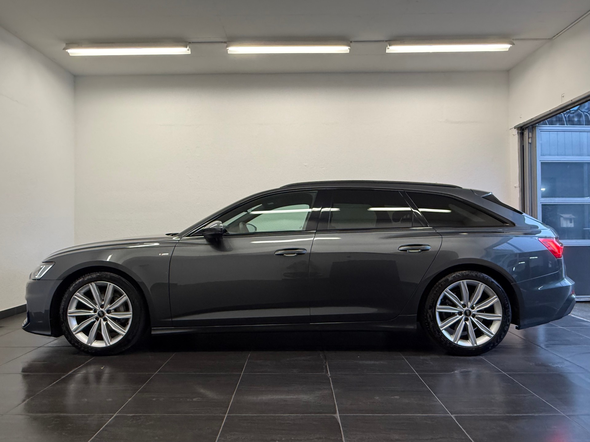AUDI A6 Avant 45 TFSI Sport S-tronic quattro-image-6