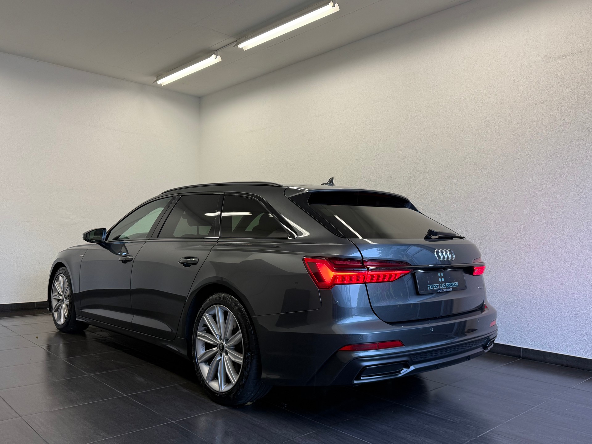 AUDI A6 Avant 45 TFSI Sport S-tronic quattro-image-9