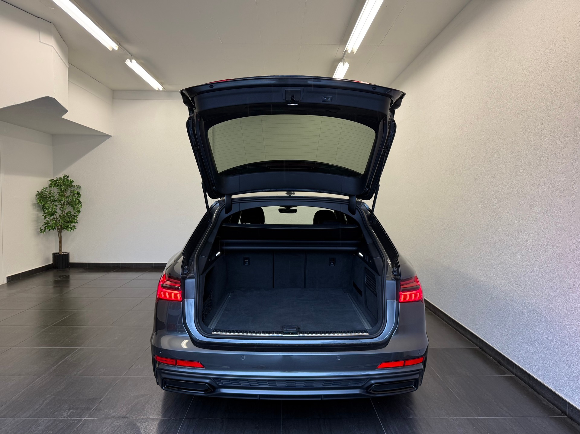 AUDI A6 Avant 45 TFSI Sport S-tronic quattro-image-11