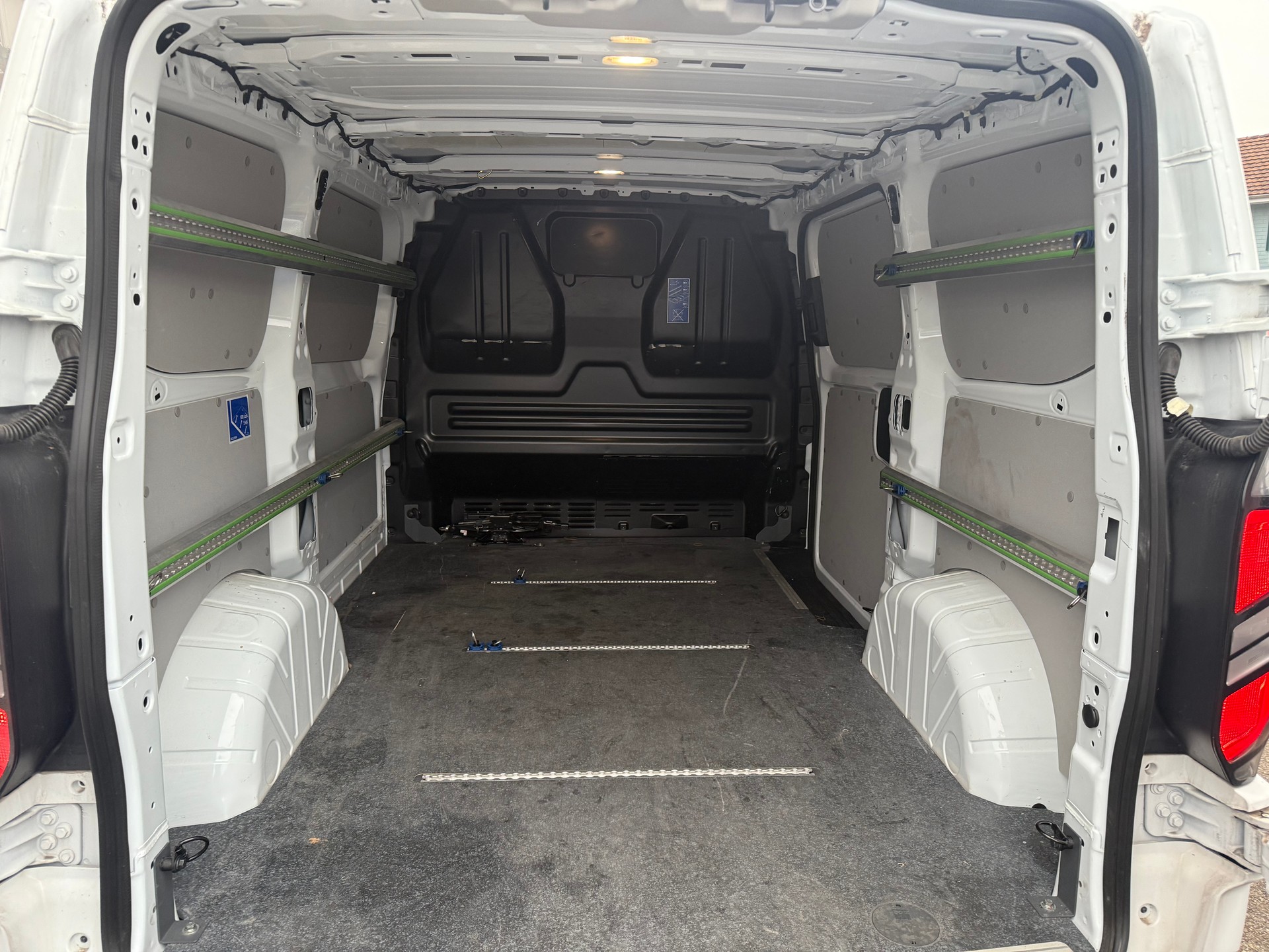 FORD Transit C Van 320 L2 2.0 EcoBlue 136 Trend-image-6