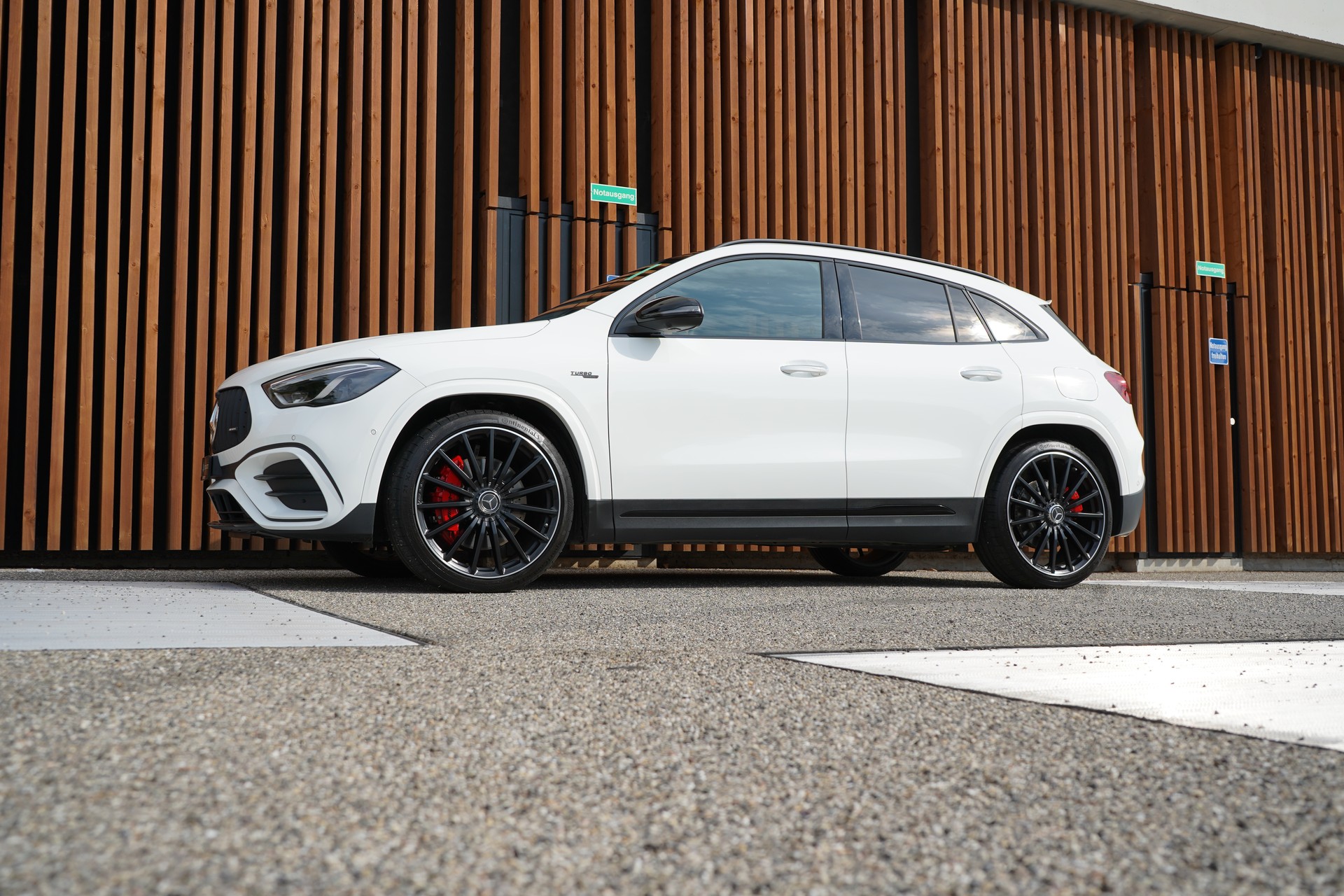 MERCEDES-BENZ GLA AMG 45 S 4MATIC+ NIGHT 8G-DCT l 421 PS-image-6