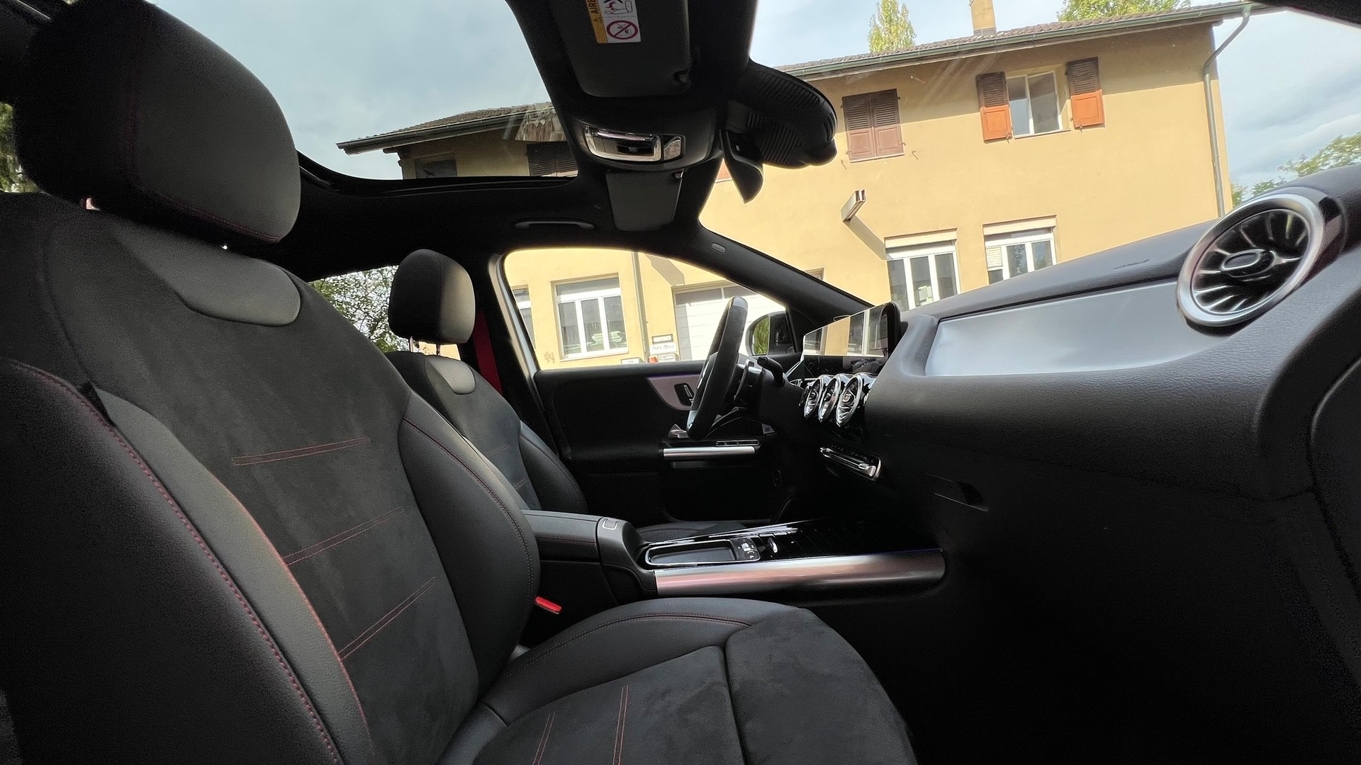 MERCEDES-BENZ GLA AMG 45 S 4MATIC+ NIGHT 8G-DCT l 421 PS-image-24
