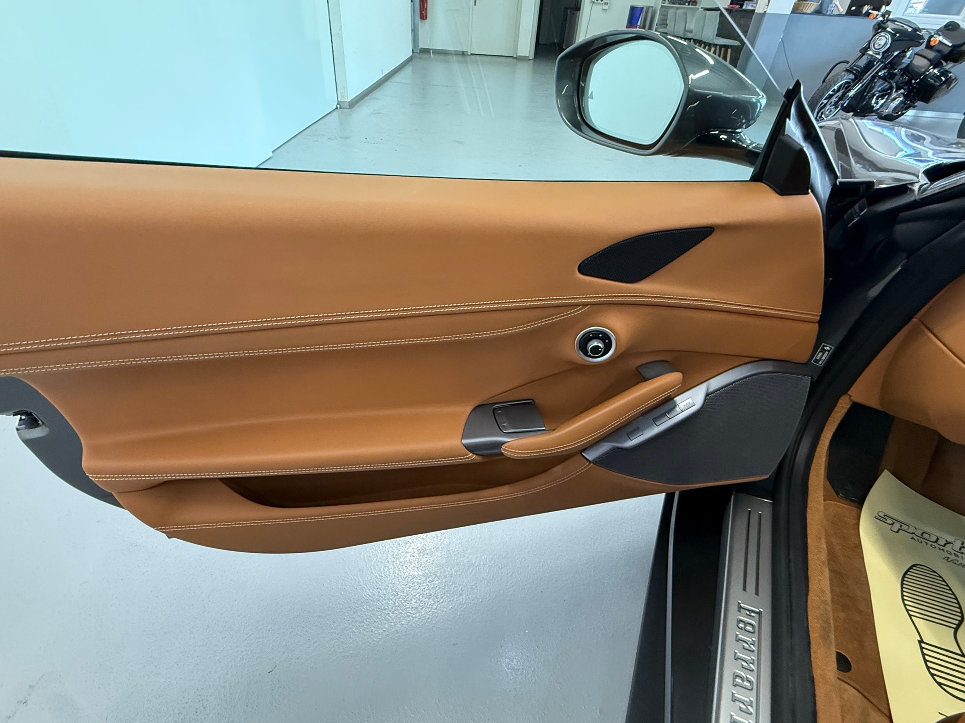 FERRARI Portofino 3.9 V8 T M-image-17