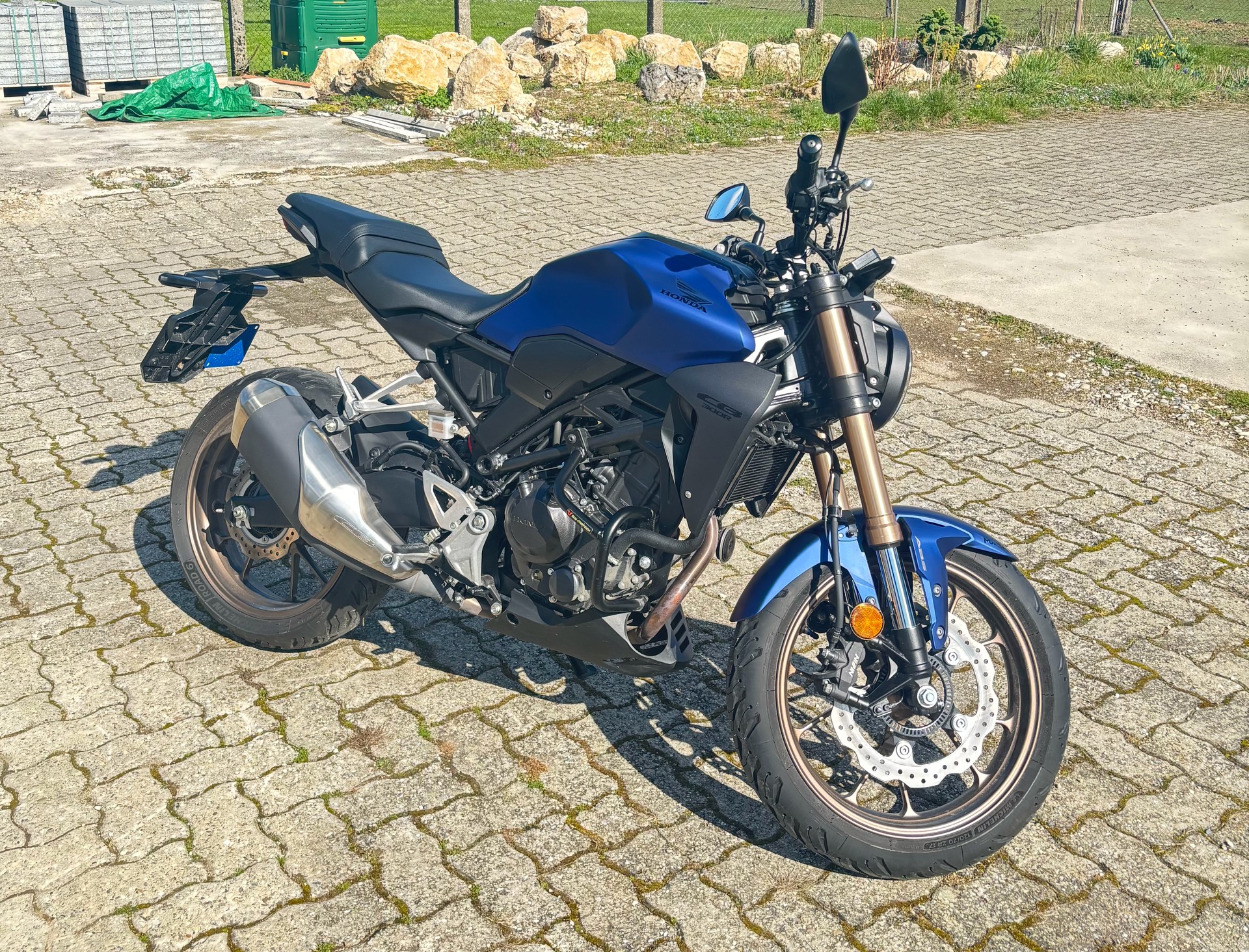 HONDA CB 300 R-image-1