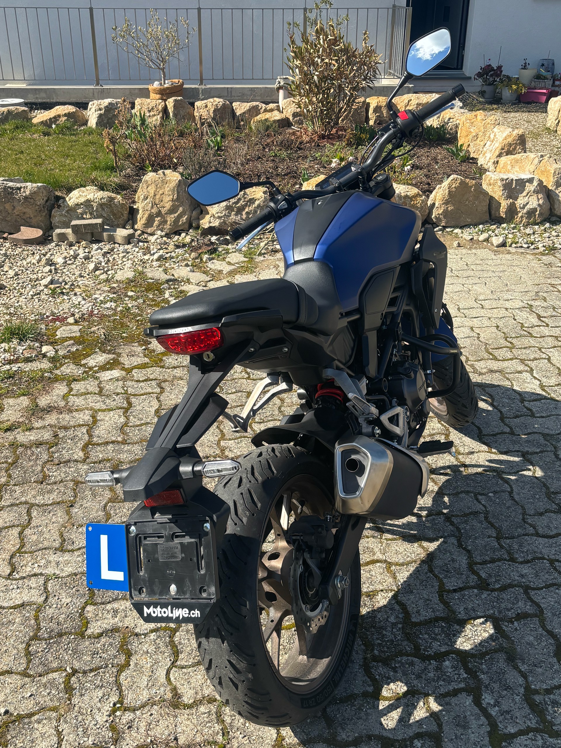 HONDA CB 300 R-image-7