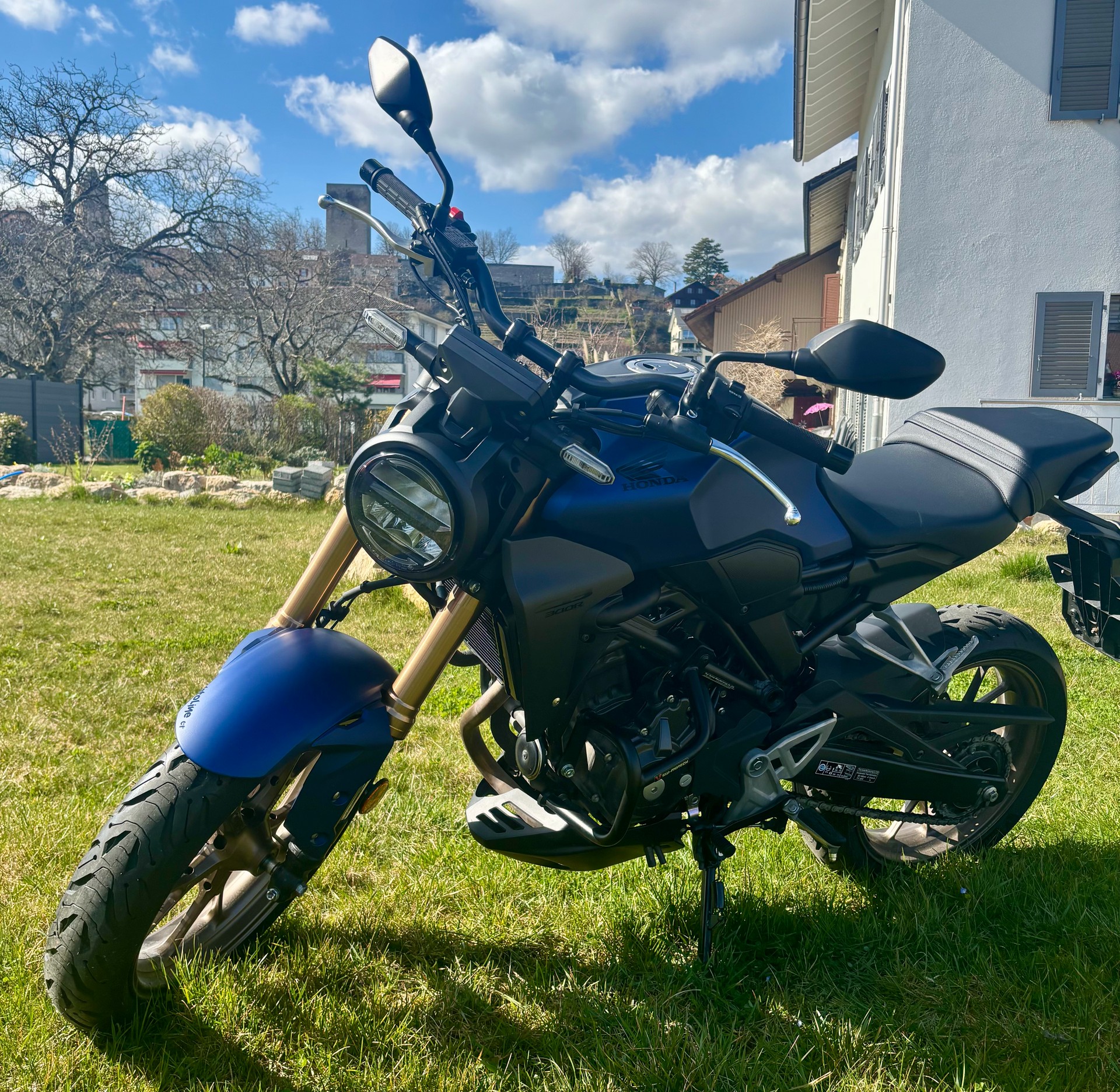 HONDA CB 300 R-image-0