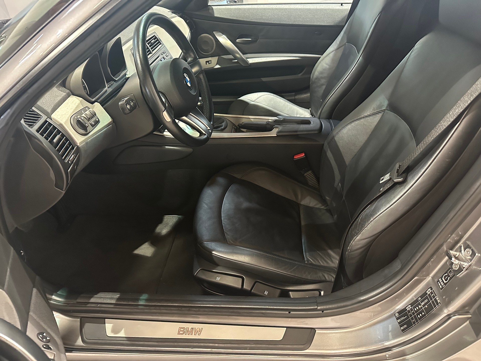 BMW Z4 3.0i Roadster 6-Gang Handschalter/Frisch ab MFK und grossem Service/Einzigartiger Klassiker mit wenig km!-image-11