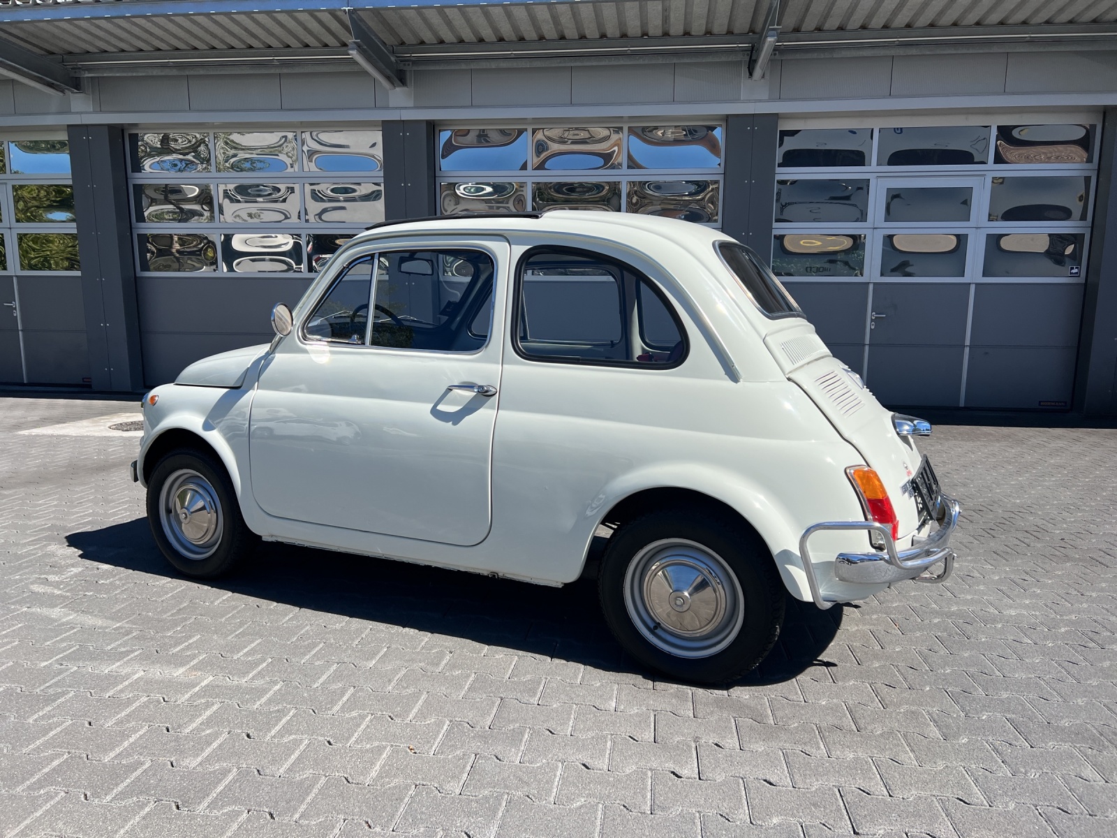 FIAT 500-showroom-element-2
