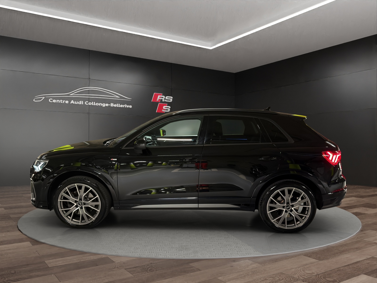 AUDI Q3 45 TFSI e S line S-tronic-showroom-element-2