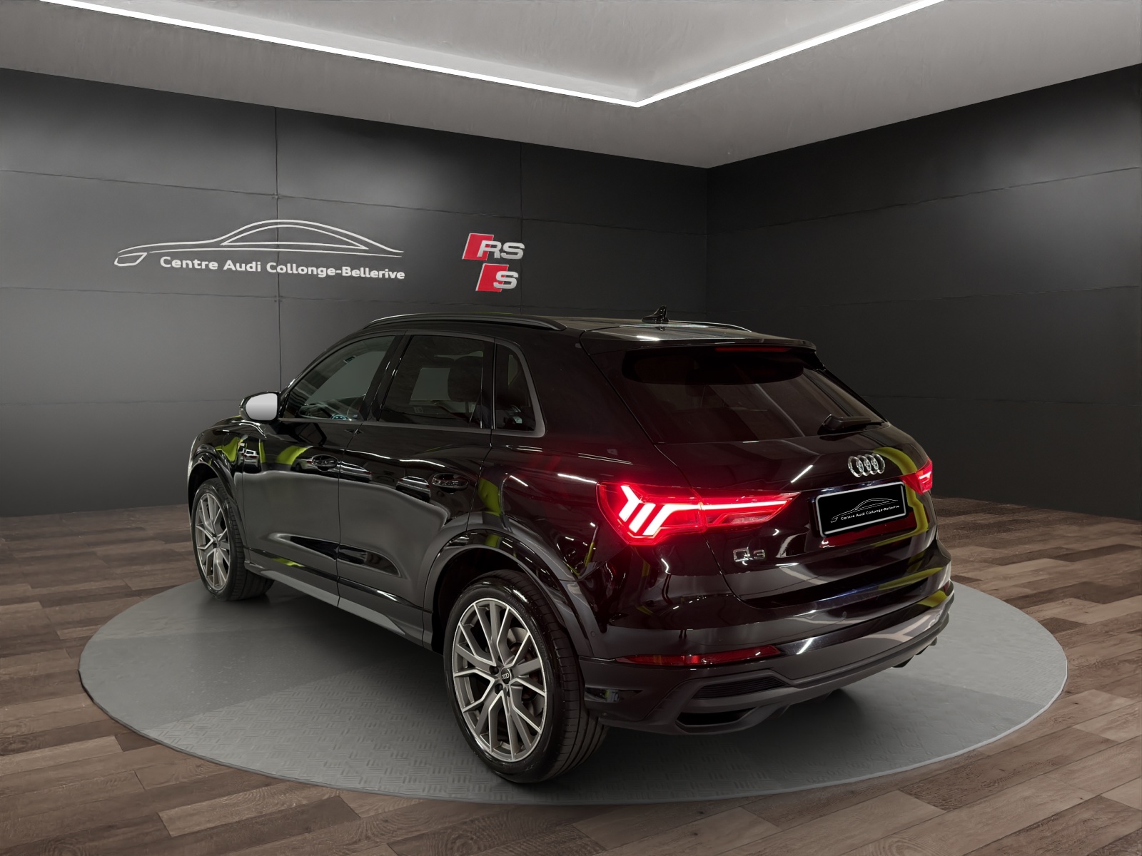 AUDI Q3 45 TFSI e S line S-tronic-showroom-element-3