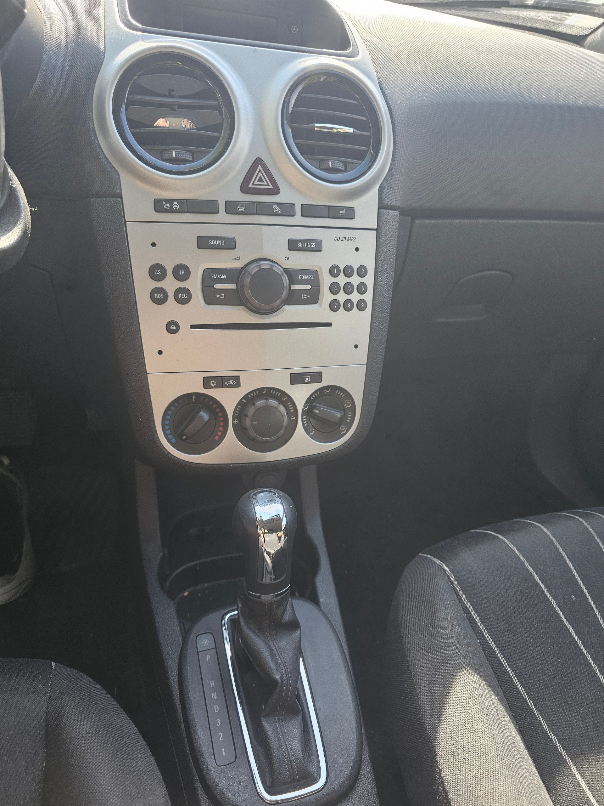 OPEL Corsa 1.4 TP Enjoy-image-7