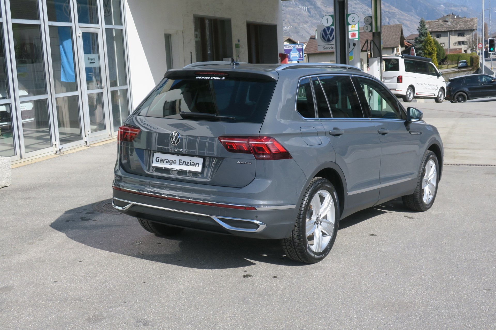 VW Tiguan 2.0 TDI SCR Elegance 4Motion DSG-image-4